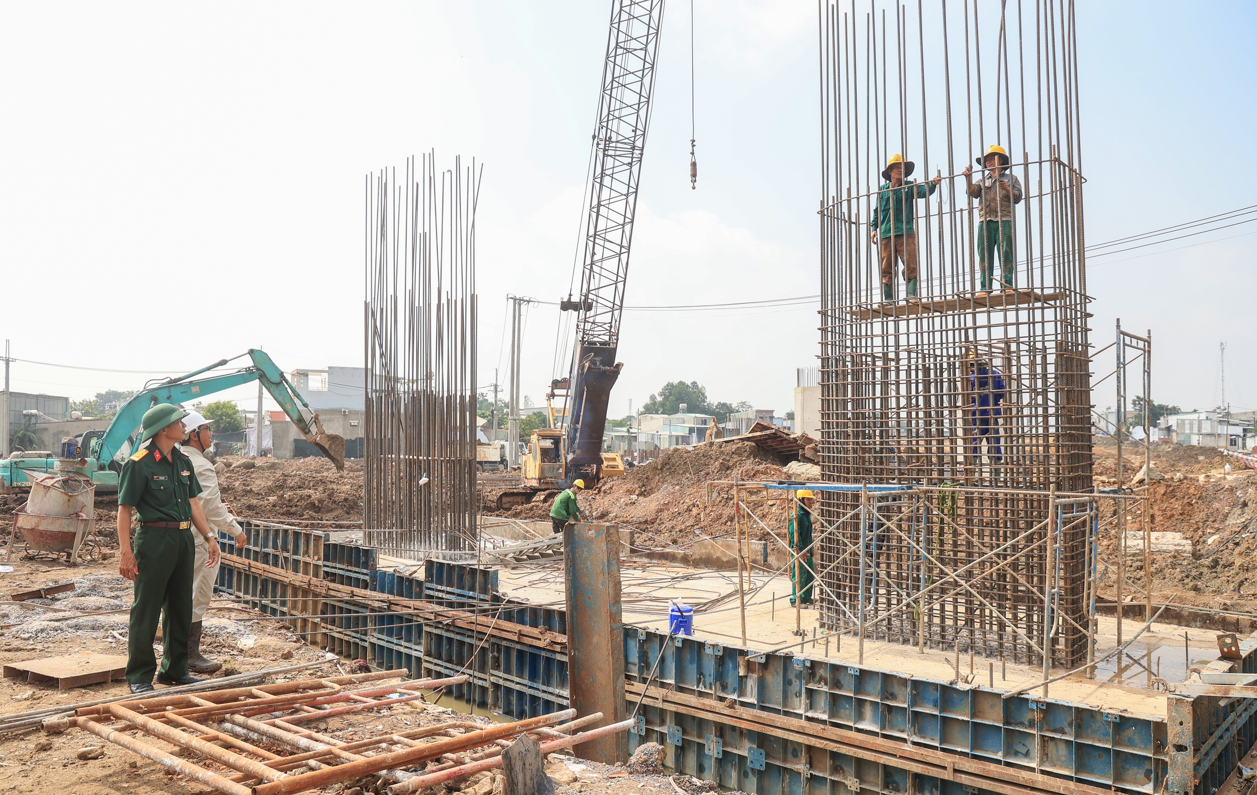 Thông mặt bằng, nhà thầu lớn "canh" từng ngày nắng đua tiến độ cao tốc Biên Hòa - Vũng Tàu- Ảnh 4. Thông mặt bằng, nhà thầu lớn "canh" từng ngày nắng đua tiến độ cao tốc Biên Hòa - Vũng Tàu- Ảnh 4.