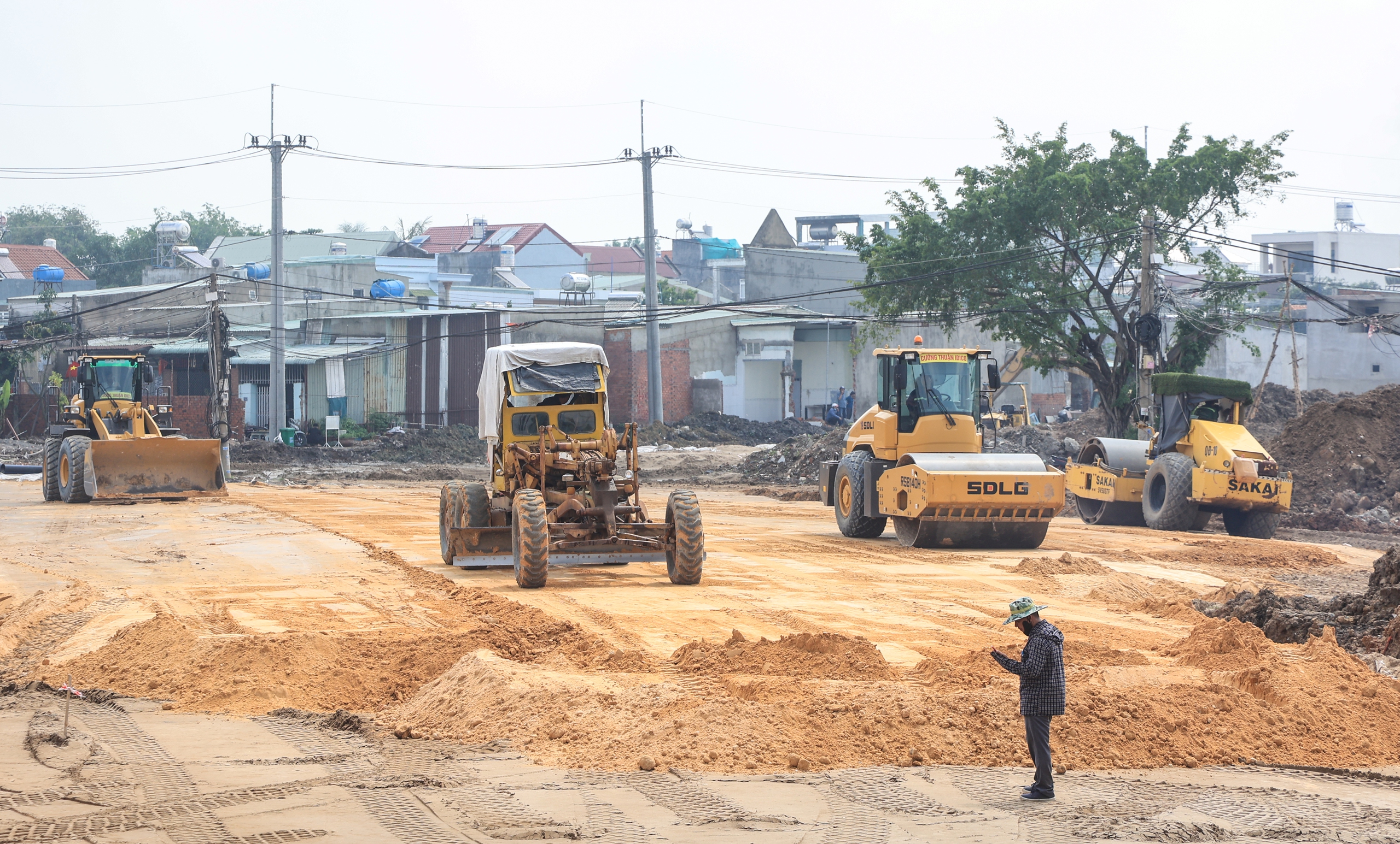 Thông mặt bằng, nhà thầu lớn "canh" từng ngày nắng đua tiến độ cao tốc Biên Hòa - Vũng Tàu- Ảnh 2. Thông mặt bằng, nhà thầu lớn "canh" từng ngày nắng đua tiến độ cao tốc Biên Hòa - Vũng Tàu- Ảnh 2.