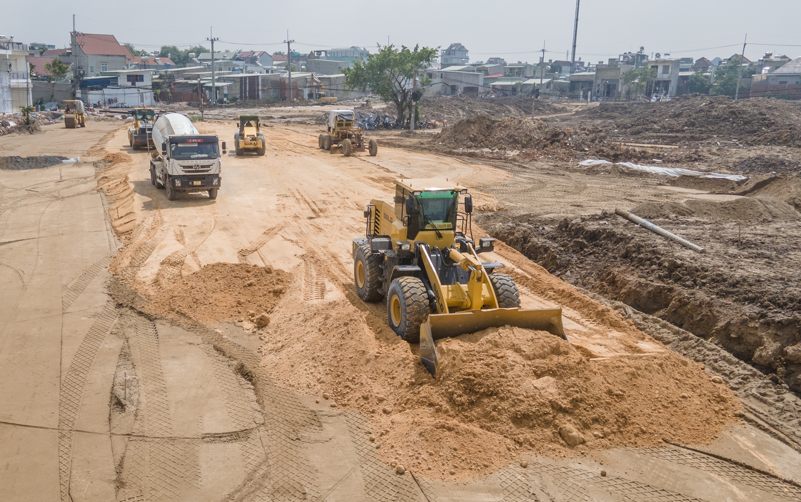 Thông mặt bằng, nhà thầu lớn "canh" từng ngày nắng đua tiến độ cao tốc Biên Hòa - Vũng Tàu- Ảnh 7. Thông mặt bằng, nhà thầu lớn "canh" từng ngày nắng đua tiến độ cao tốc Biên Hòa - Vũng Tàu- Ảnh 7.