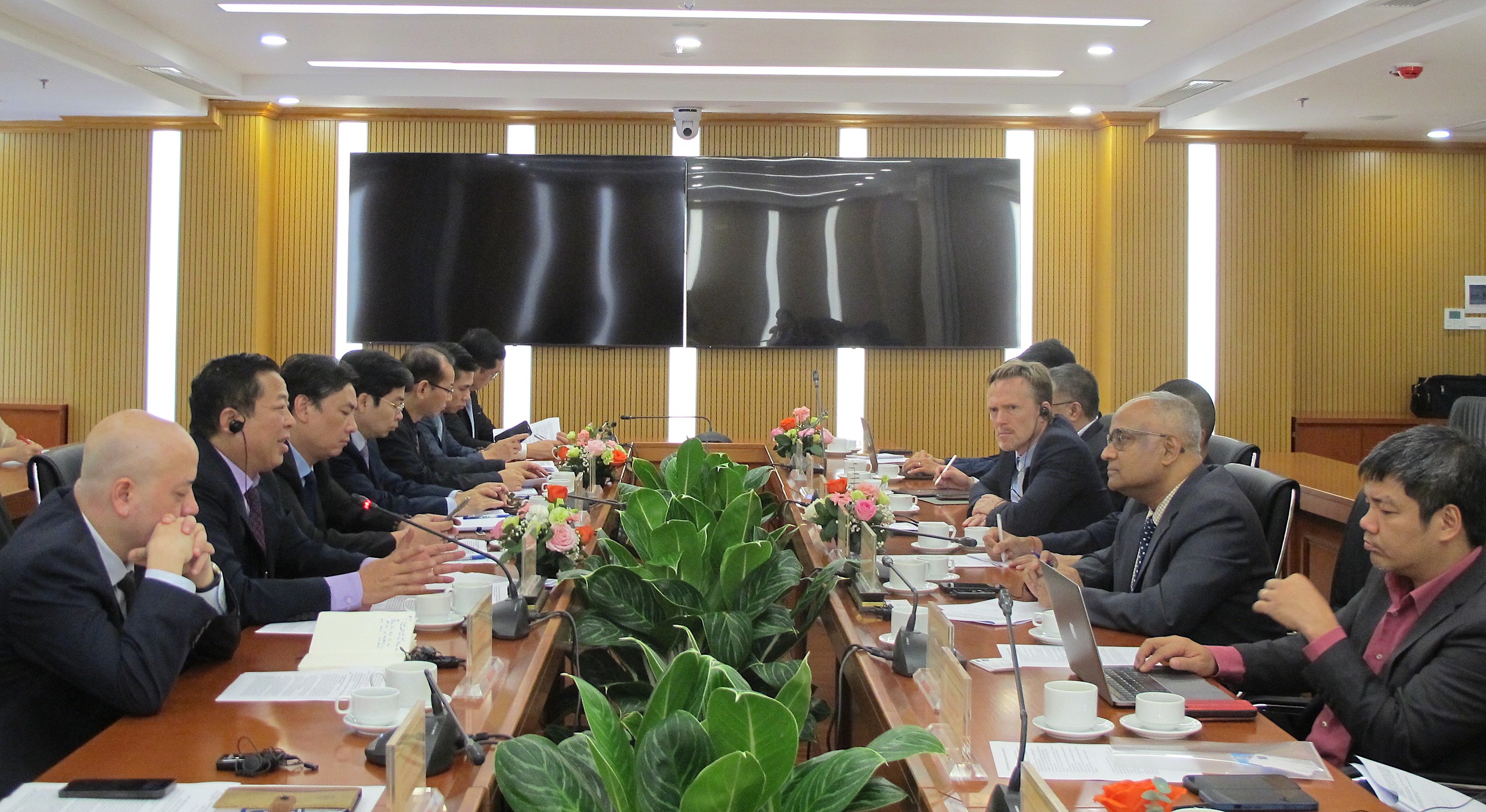 ADB mong muốn tiếp tục hỗ trợ tài chính các dự án hạ tầng giao thông lớn- Ảnh 1. ADB mong muốn tiếp tục hỗ trợ tài chính các dự án hạ tầng giao thông lớn- Ảnh 1.