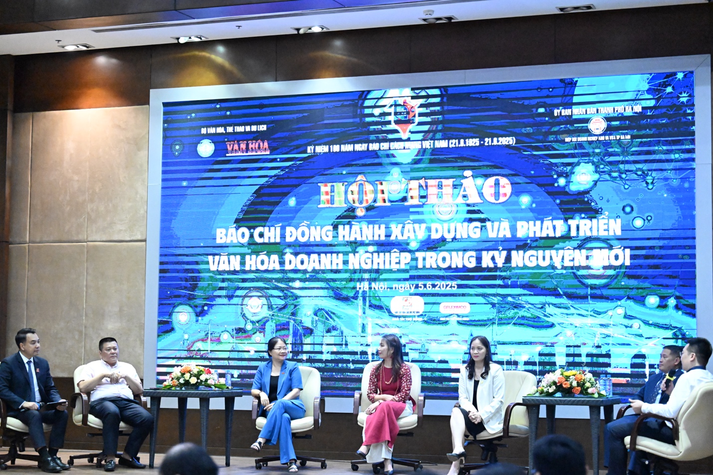 Báo chí đồng hành xây dựng văn hóa doanh nghiệp trong kỷ nguyên chuyển đổi số- Ảnh 4. Báo chí đồng hành xây dựng văn hóa doanh nghiệp trong kỷ nguyên chuyển đổi số- Ảnh 4.