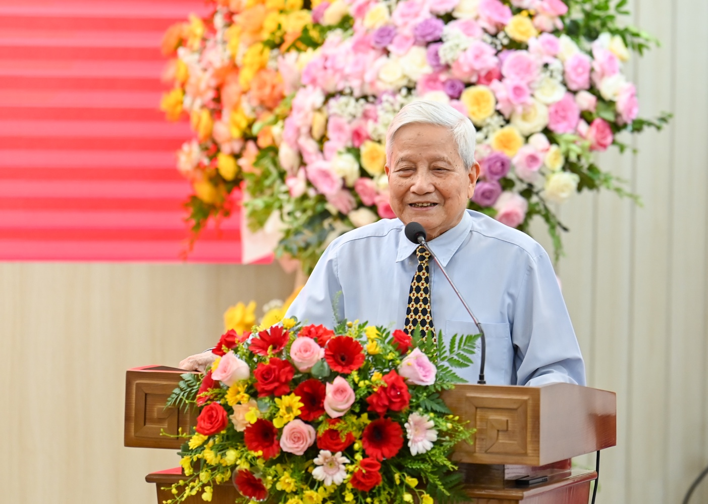 Ra mắt sách "Tinh hoa cách mạng Việt Nam" của nhà báo Hà Đăng- Ảnh 1.