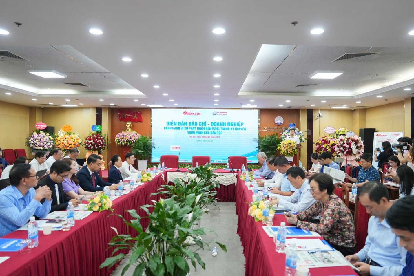 Báo chí - bạn đồng hành tin cậy của doanh nghiệp- Ảnh 1. Báo chí - bạn đồng hành tin cậy của doanh nghiệp- Ảnh 1.