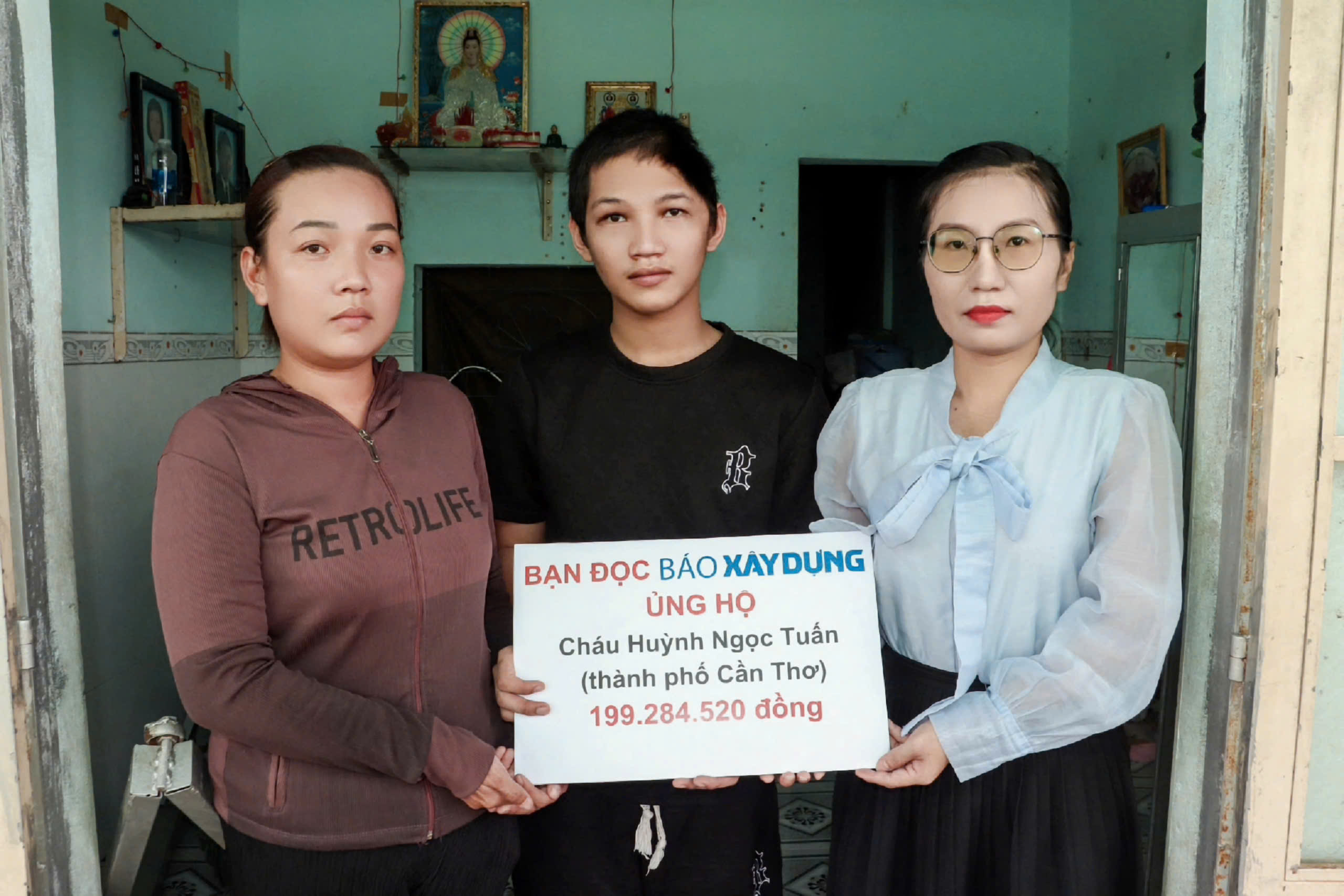 Báo Xây dựng trao gần 200 triệu đồng giúp thiếu niên ghép sọ sau tai nạn giao thông- Ảnh 1.
