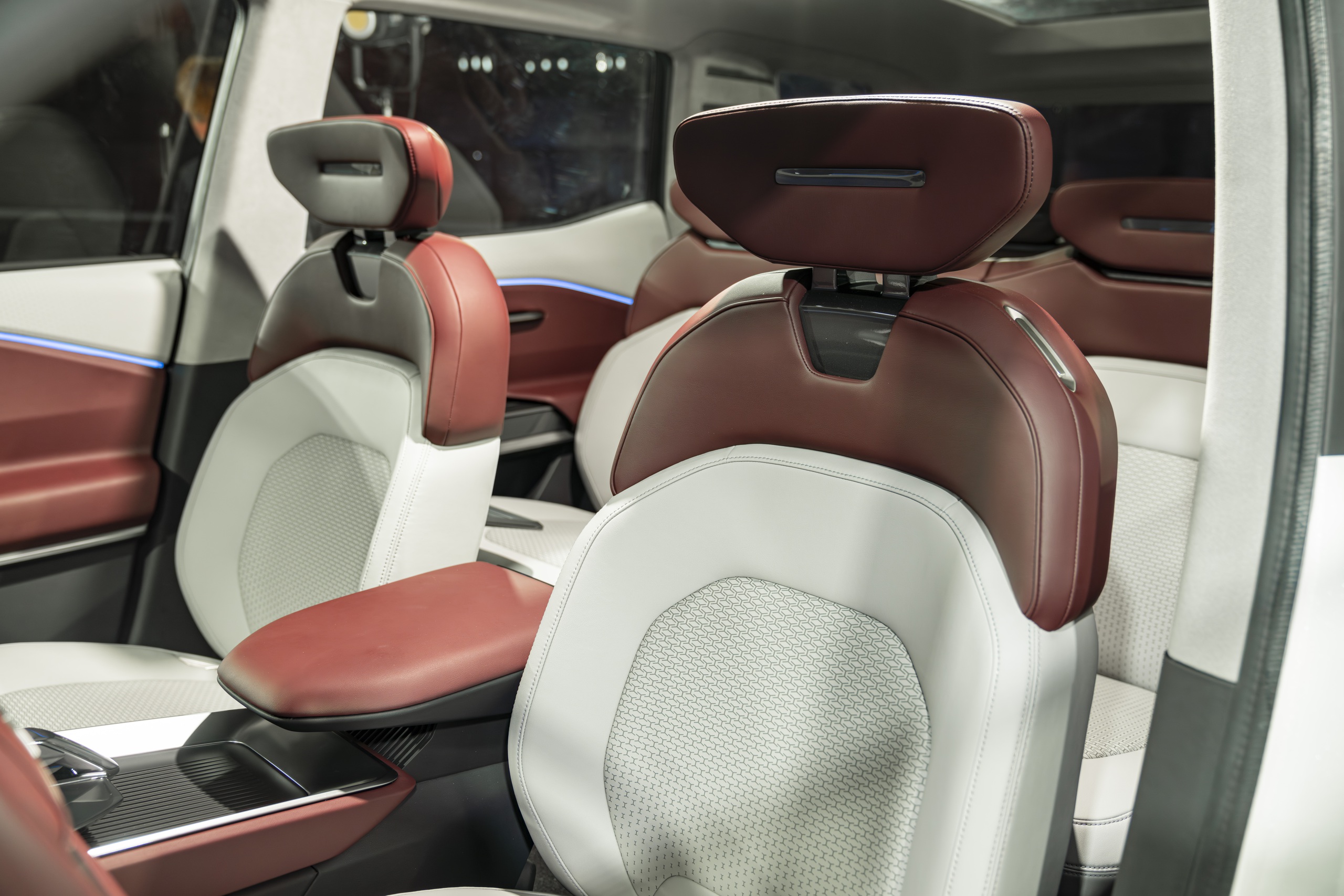 Mitsubishi DST Concept ra mắt, thêm lựa chọn SUV 7 chỗ cho khách Việt- Ảnh 7. Mitsubishi DST Concept ra mắt, thêm lựa chọn SUV 7 chỗ cho khách Việt- Ảnh 7.