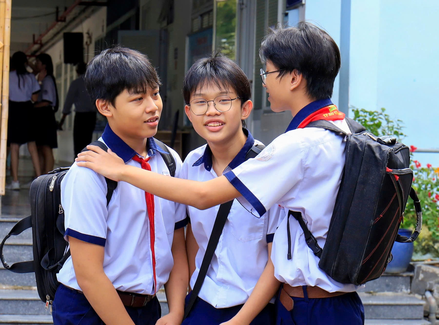 TP.HCM: Thí sinh bị lập biên bản vì đánh dấu ký tự lạ, viết hai màu mực trên bài thi- Ảnh 3. TP.HCM: Thí sinh bị lập biên bản vì đánh dấu ký tự lạ, viết hai màu mực trên bài thi- Ảnh 3.