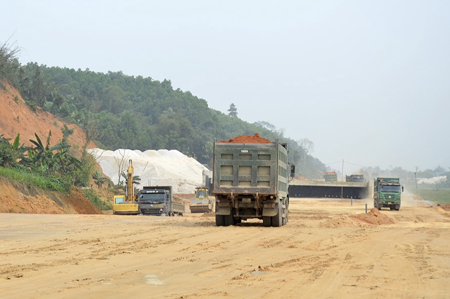 Điều chỉnh tốc độ tuyến cao tốc Tuyên Quang - Hà Giang lên 100km/h- Ảnh 1. Điều chỉnh tốc độ tuyến cao tốc Tuyên Quang - Hà Giang lên 100km/h- Ảnh 1.