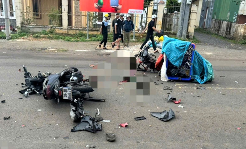 Hiện trường vụ tai nạn giữa hai xe máy. Hiện trường vụ tai nạn giữa hai xe máy.