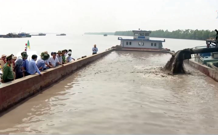 Chủ tịch Sóc Trăng: Có thể thí điểm dùng cát biển phục vụ cao tốc khi thiếu cát sông- Ảnh 2. Chủ tịch Sóc Trăng: Có thể thí điểm dùng cát biển phục vụ cao tốc khi thiếu cát sông- Ảnh 2.