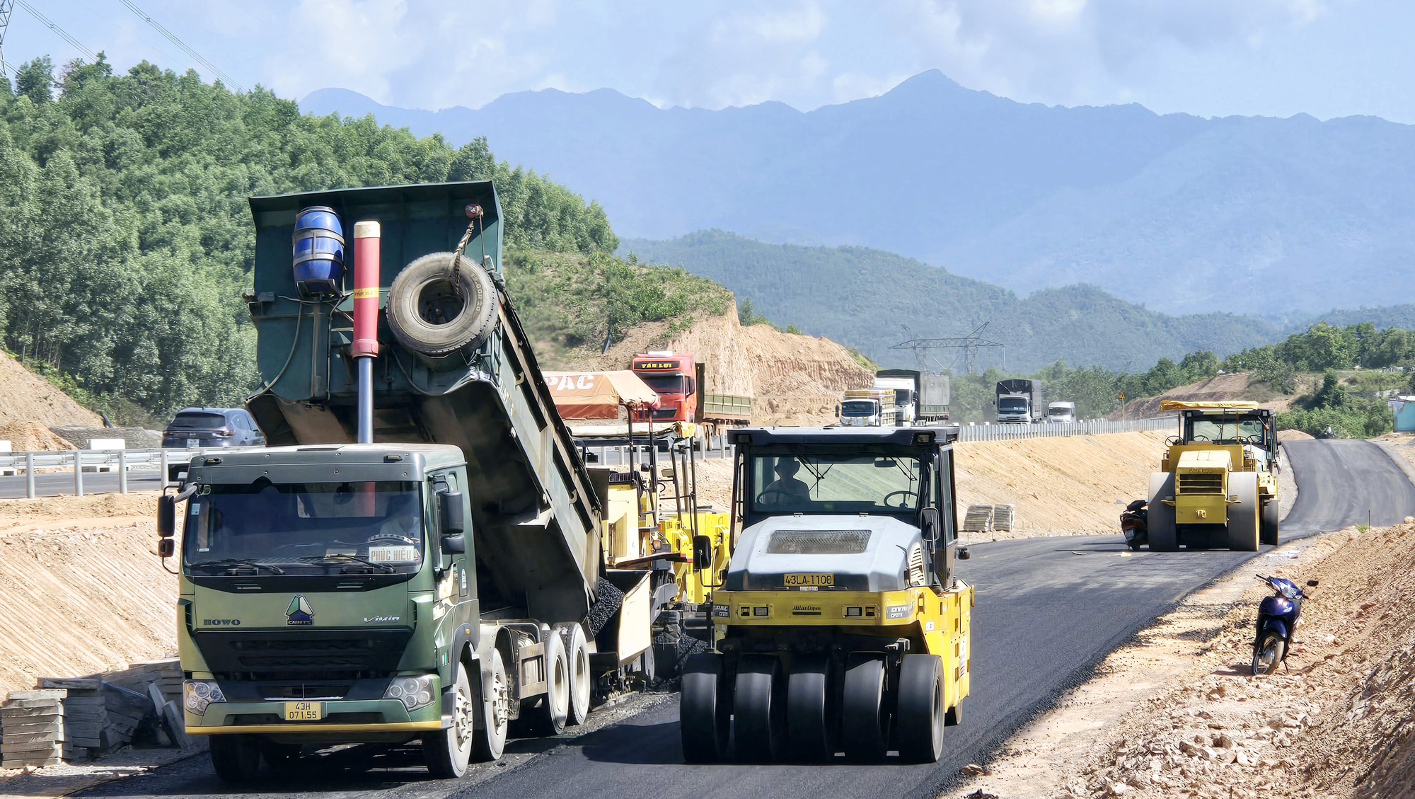 Chi bộ mạnh, đảng viên tiên phong đưa cao tốc về đích vượt tiến độ- Ảnh 9. Chi bộ mạnh, đảng viên tiên phong đưa cao tốc về đích vượt tiến độ- Ảnh 9.