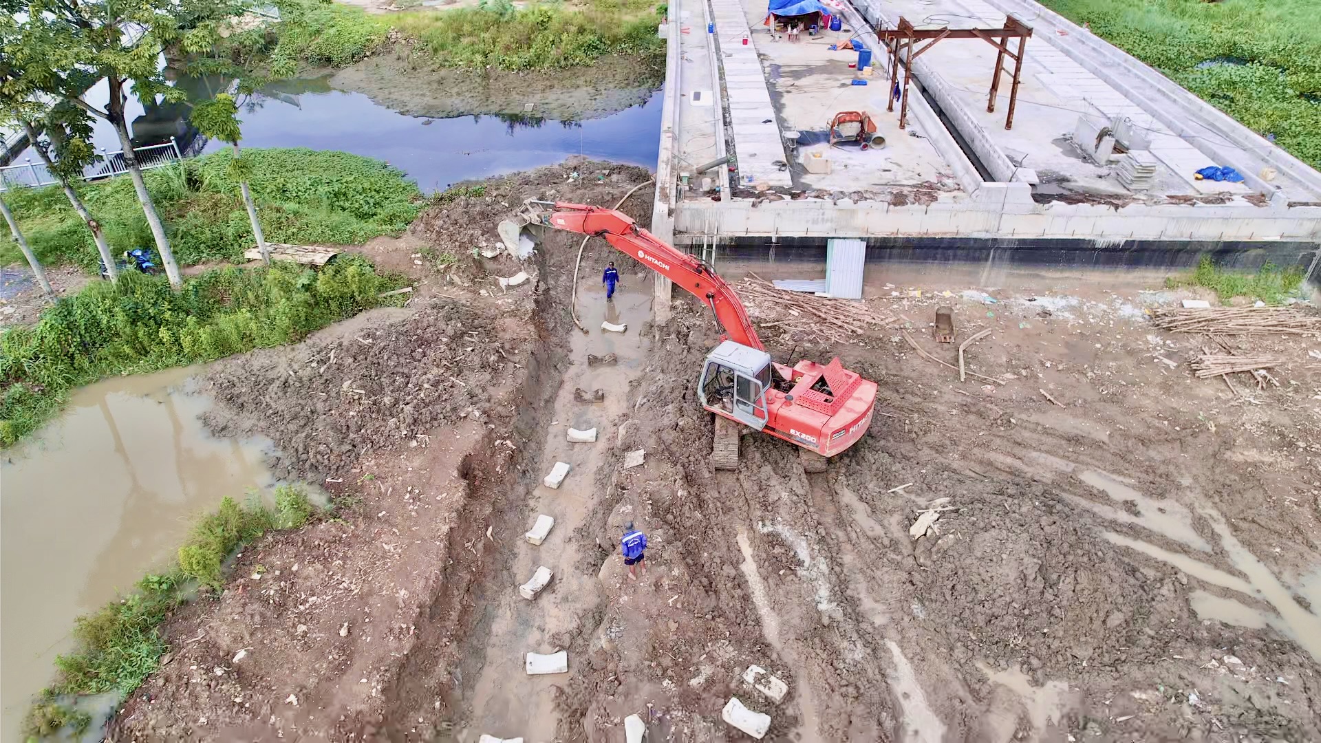 Dự án đường ven sông Cái ngổn ngang vì vướng mặt bằng- Ảnh 4. Dự án đường ven sông Cái ngổn ngang vì vướng mặt bằng- Ảnh 4.