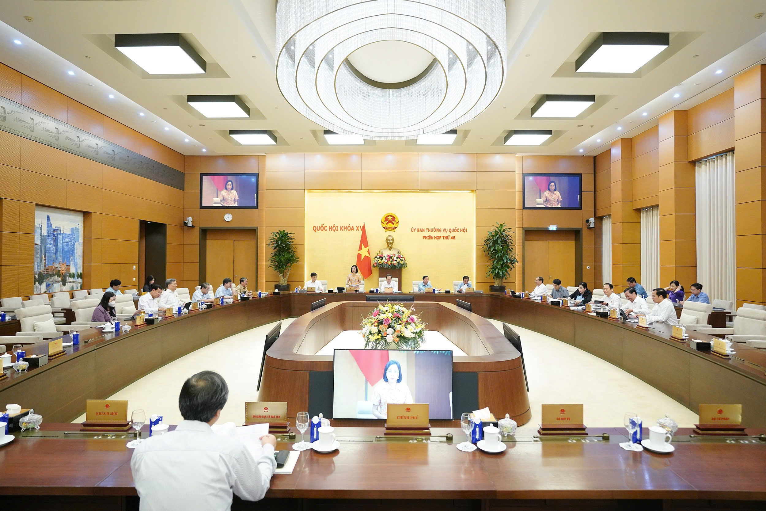 Bộ trưởng Bộ GD&ĐT lý giải việc cấm giáo viên ép học sinh học thêm- Ảnh 2. Bộ trưởng Bộ GD&ĐT lý giải việc cấm giáo viên ép học sinh học thêm- Ảnh 2.