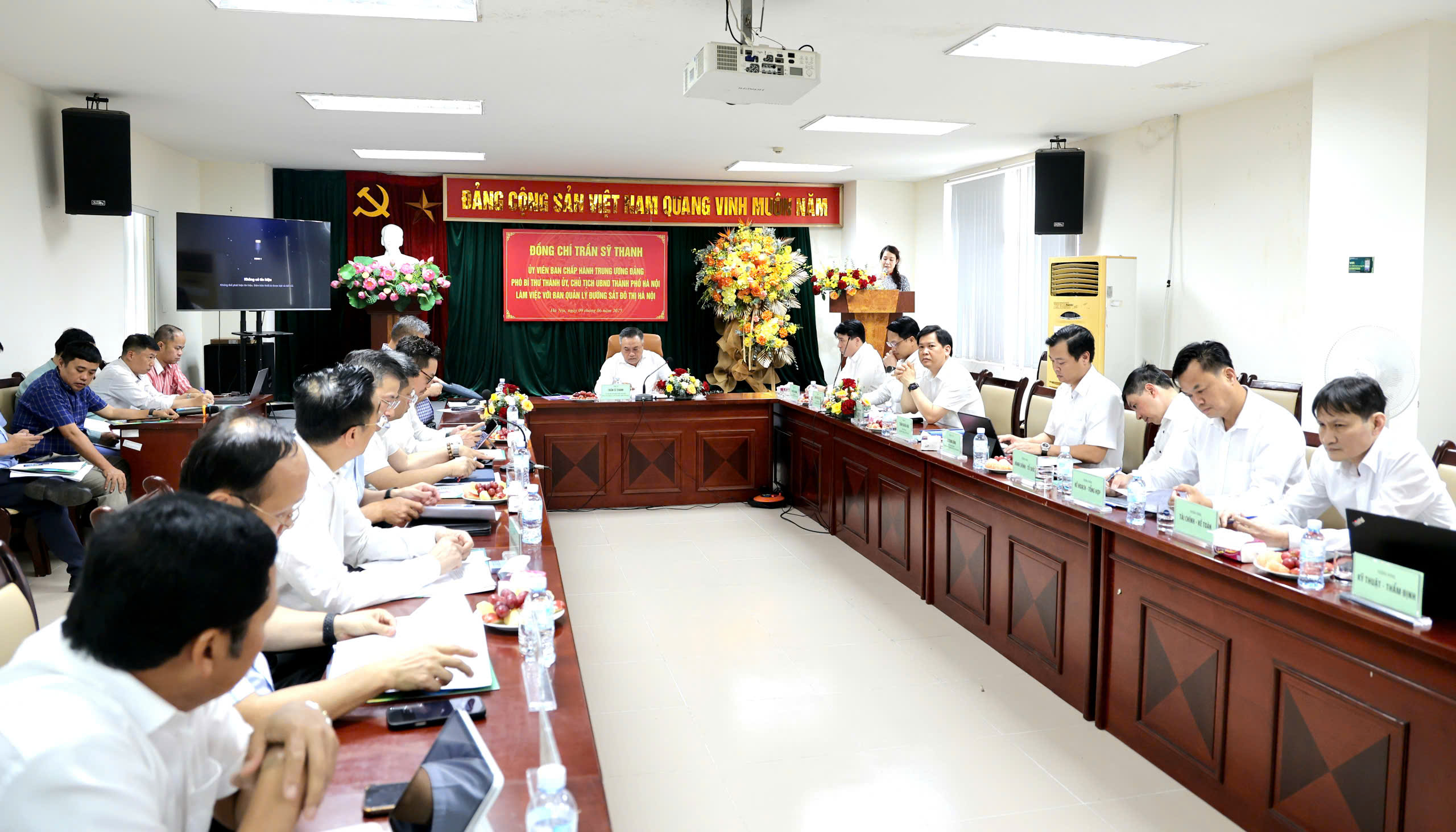 Chủ tịch Hà Nội thúc tiến độ khởi công các tuyến metro- Ảnh 1.
