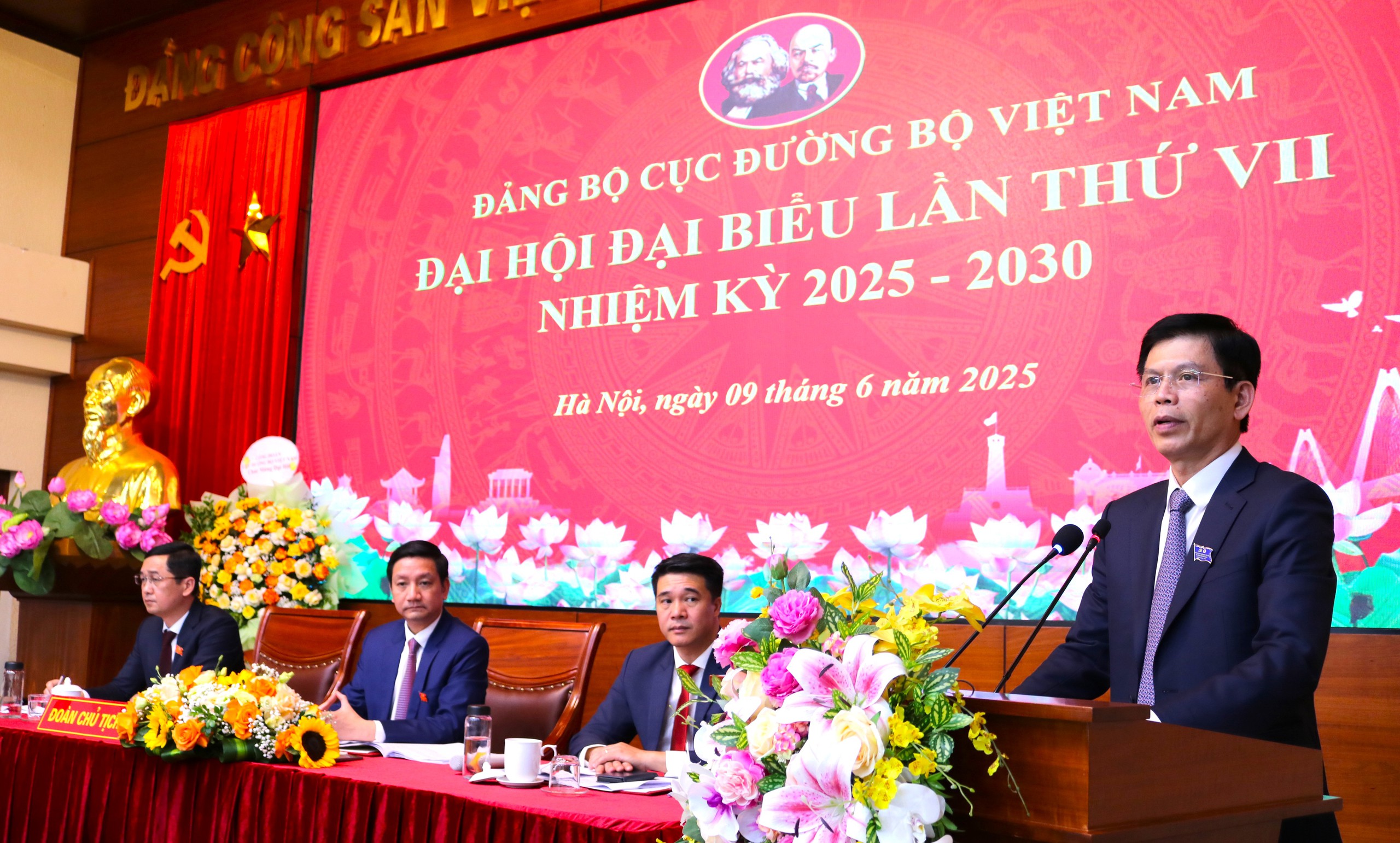 5 nhiệm vụ trọng tâm, 3 đột phá chiến lược trong nhiệm kỳ mới của Đảng bộ Cục Đường bộ VN- Ảnh 1. 5 nhiệm vụ trọng tâm, 3 đột phá chiến lược trong nhiệm kỳ mới của Đảng bộ Cục Đường bộ VN- Ảnh 1.