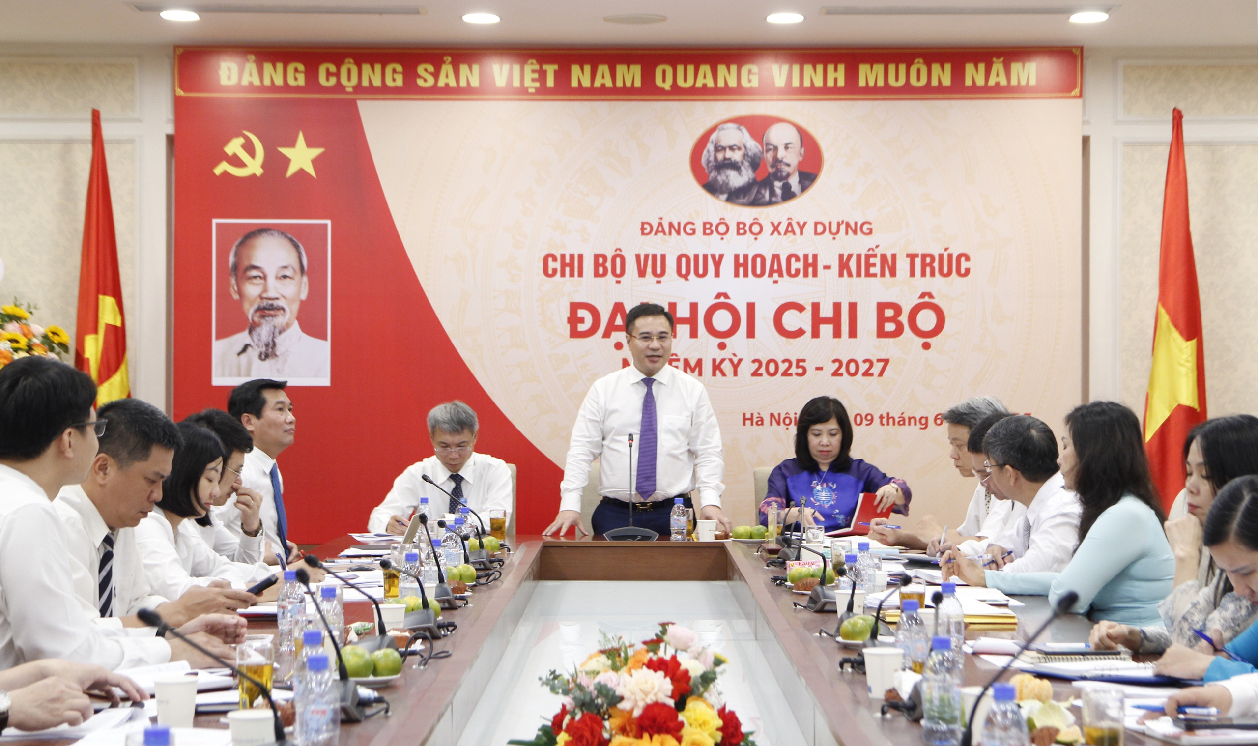 Đồng chí Hoàng Hải Vân, Phó Bí thư chuyên trách, Chủ nhiệm Ủy ban kiểm tra Đảng ủy Bộ Xây dựng phát biểu tại Đại hội. Đồng chí Hoàng Hải Vân, Phó Bí thư chuyên trách, Chủ nhiệm Ủy ban kiểm tra Đảng ủy Bộ Xây dựng phát biểu tại Đại hội.