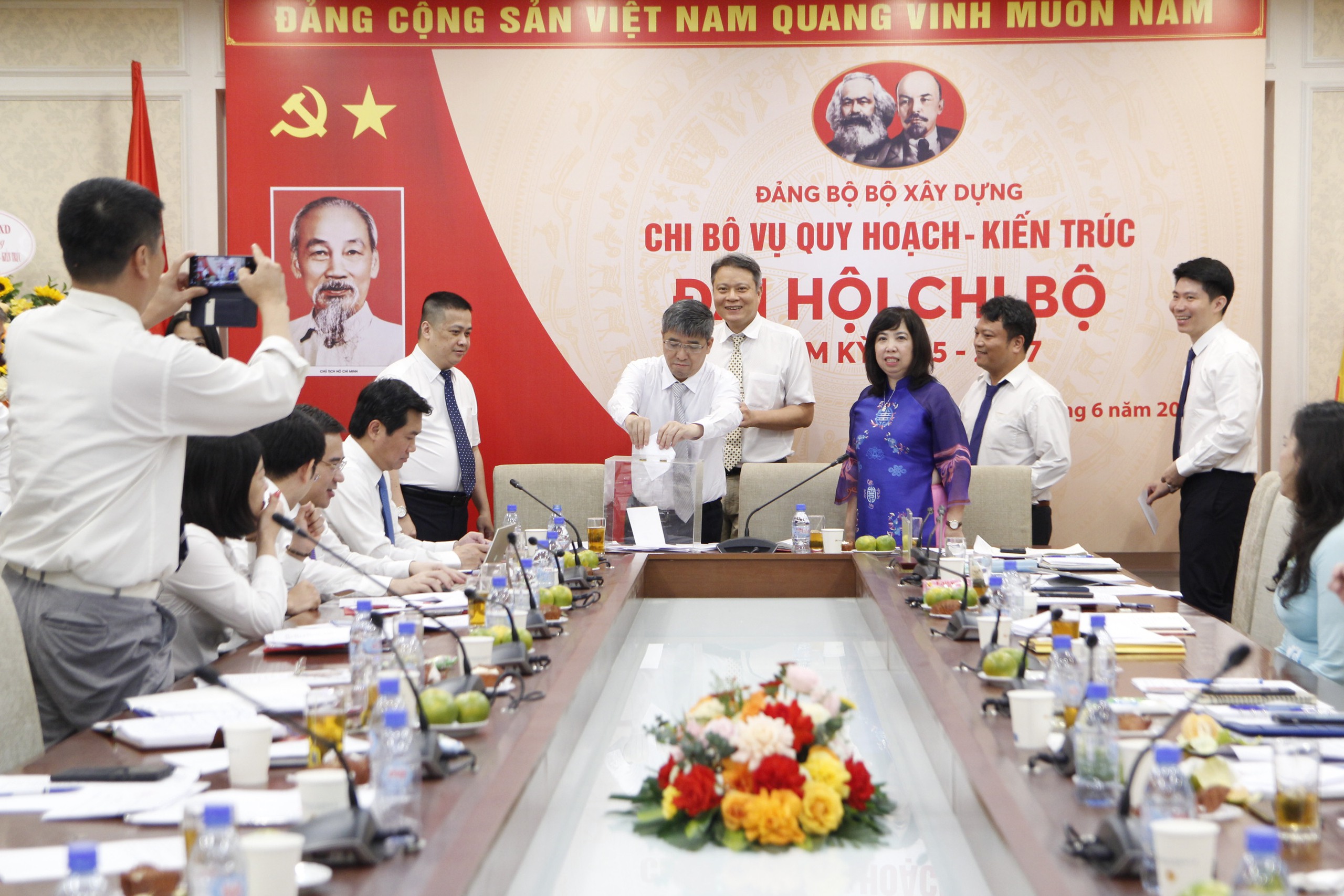 Đại hội tổ chức bầu Chi ủy nhiệm kỳ 2025 – 2027, Bí thư và Phó Bí thư Chi bộ Vụ Quy hoạch - Kiến trúc. Đại hội tổ chức bầu Chi ủy nhiệm kỳ 2025 – 2027, Bí thư và Phó Bí thư Chi bộ Vụ Quy hoạch - Kiến trúc.