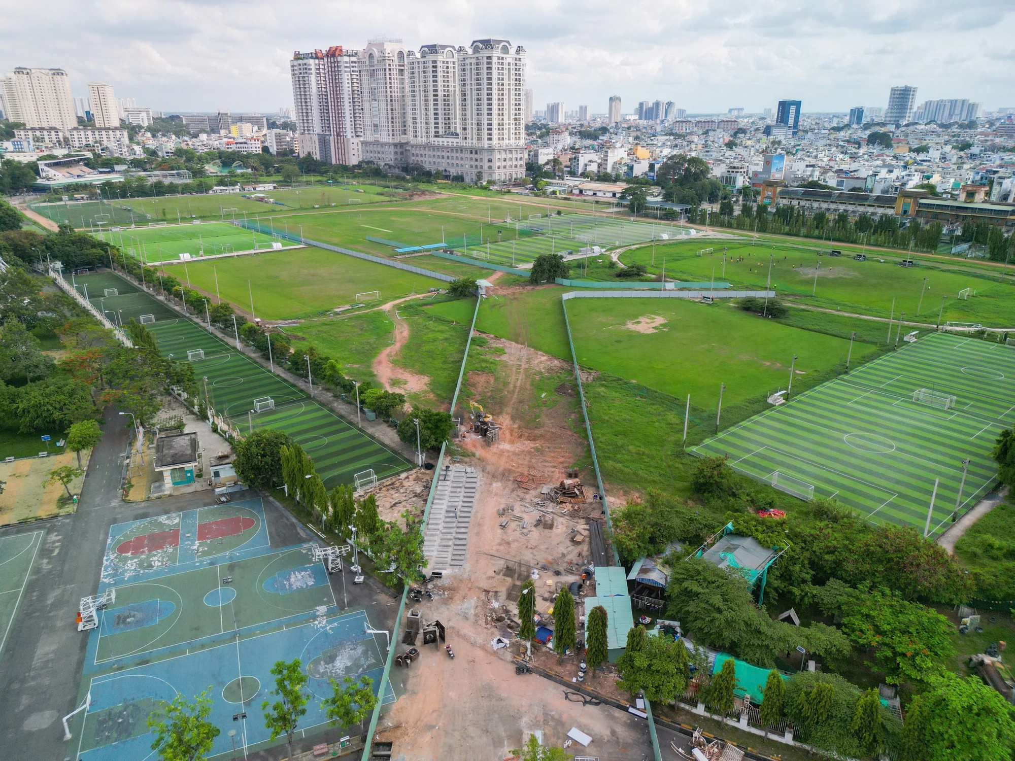 Cận cảnh trường đua Phú Thọ trước khi thành đường sá, trung tâm văn hóa, nghệ thuật- Ảnh 1. Cận cảnh trường đua Phú Thọ trước khi thành đường sá, trung tâm văn hóa, nghệ thuật- Ảnh 1.