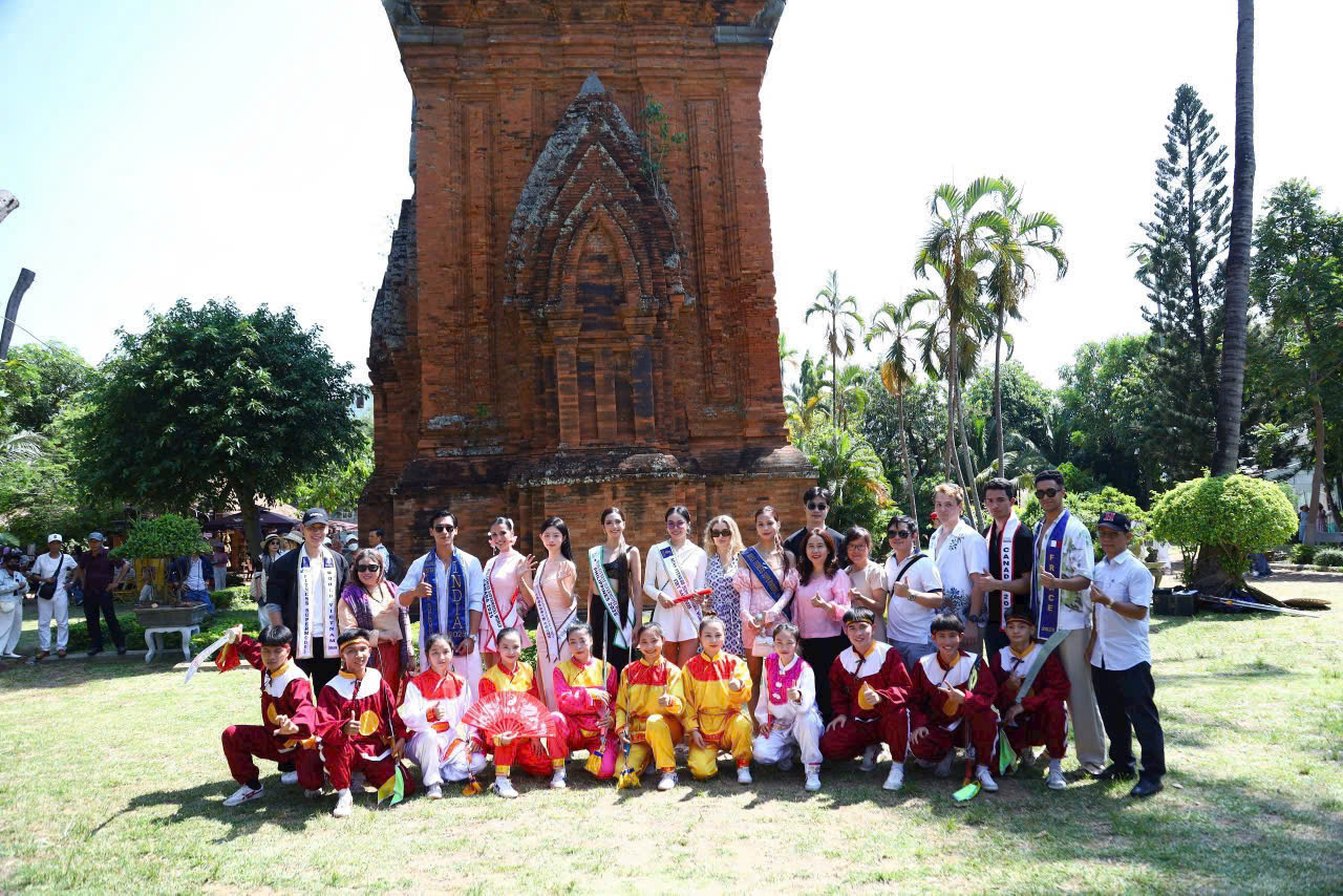 Thí sinh đến từ 25 quốc gia tranh tài tại cuộc thi Hoa hậu và Nam vương thể hình thế giới- Ảnh 3. Thí sinh đến từ 25 quốc gia tranh tài tại cuộc thi Hoa hậu và Nam vương thể hình thế giới- Ảnh 3.
