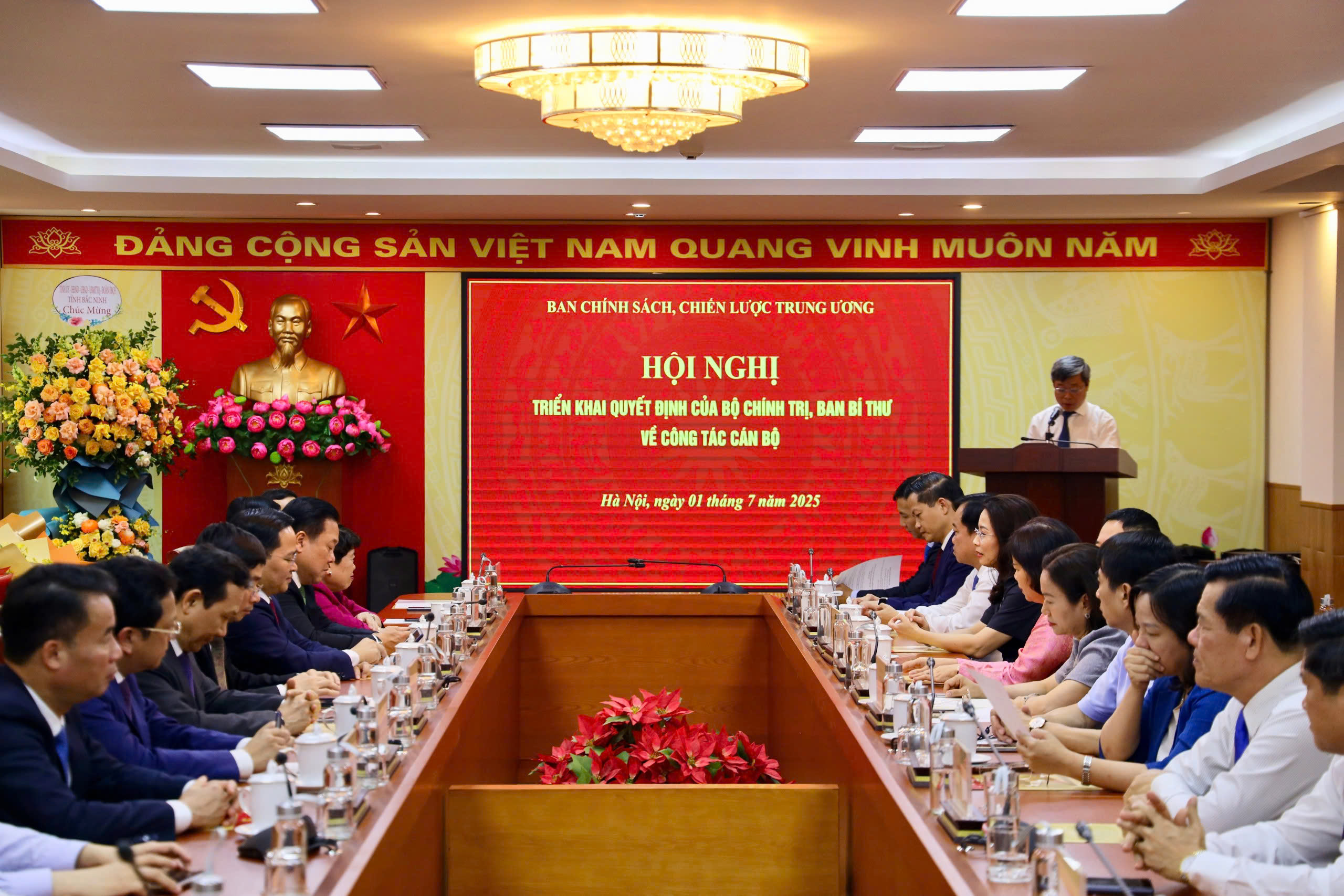Bổ nhiệm hai Phó trưởng Ban Chính sách, Chiến lược Trung ương- Ảnh 3.