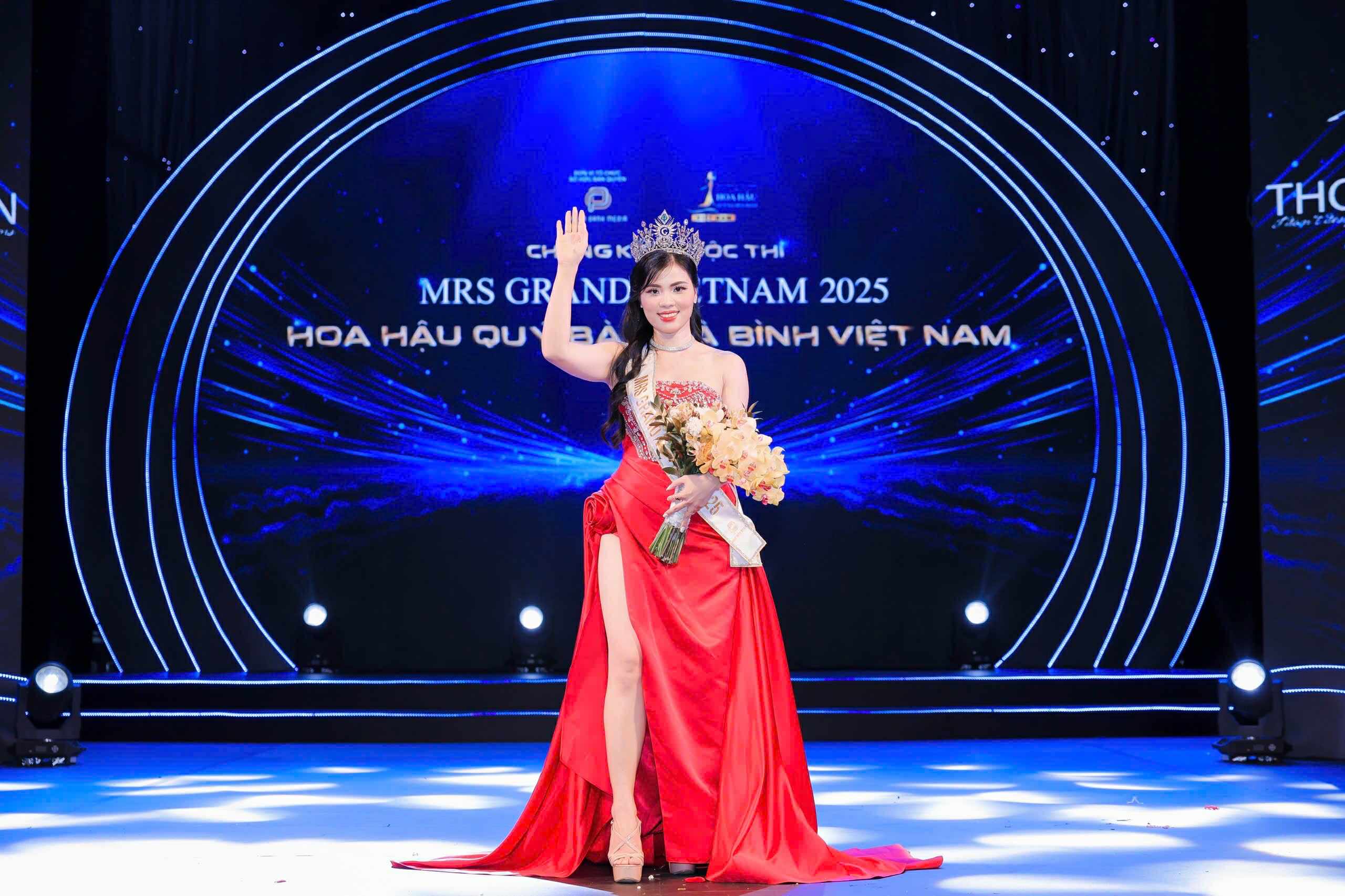 Hoa hậu Quý bà Hòa bình Việt Nam 2025 Nguyễn Thị Thưa đang theo học tiến sĩ- Ảnh 1.