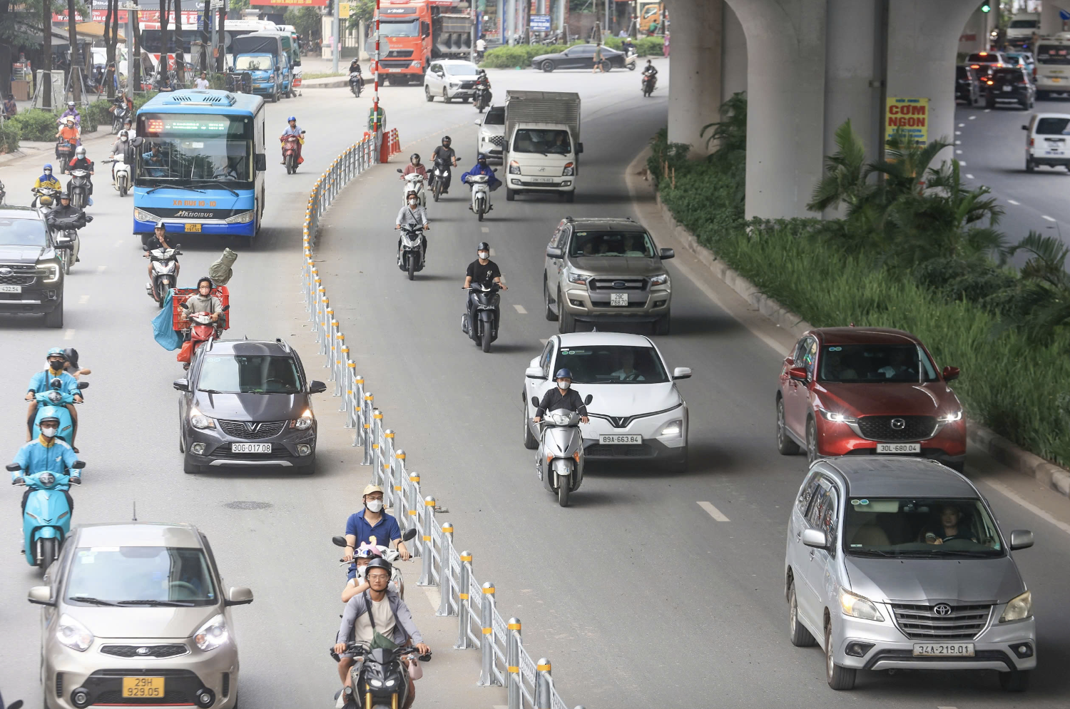 Đề xuất lùi thời gian áp tiêu chuẩn khí thải mức cao xe ô tô lưu hành ở Hà Nội và TP.HCM- Ảnh 1. Đề xuất lùi thời gian áp tiêu chuẩn khí thải mức cao xe ô tô lưu hành ở Hà Nội và TP.HCM- Ảnh 1.