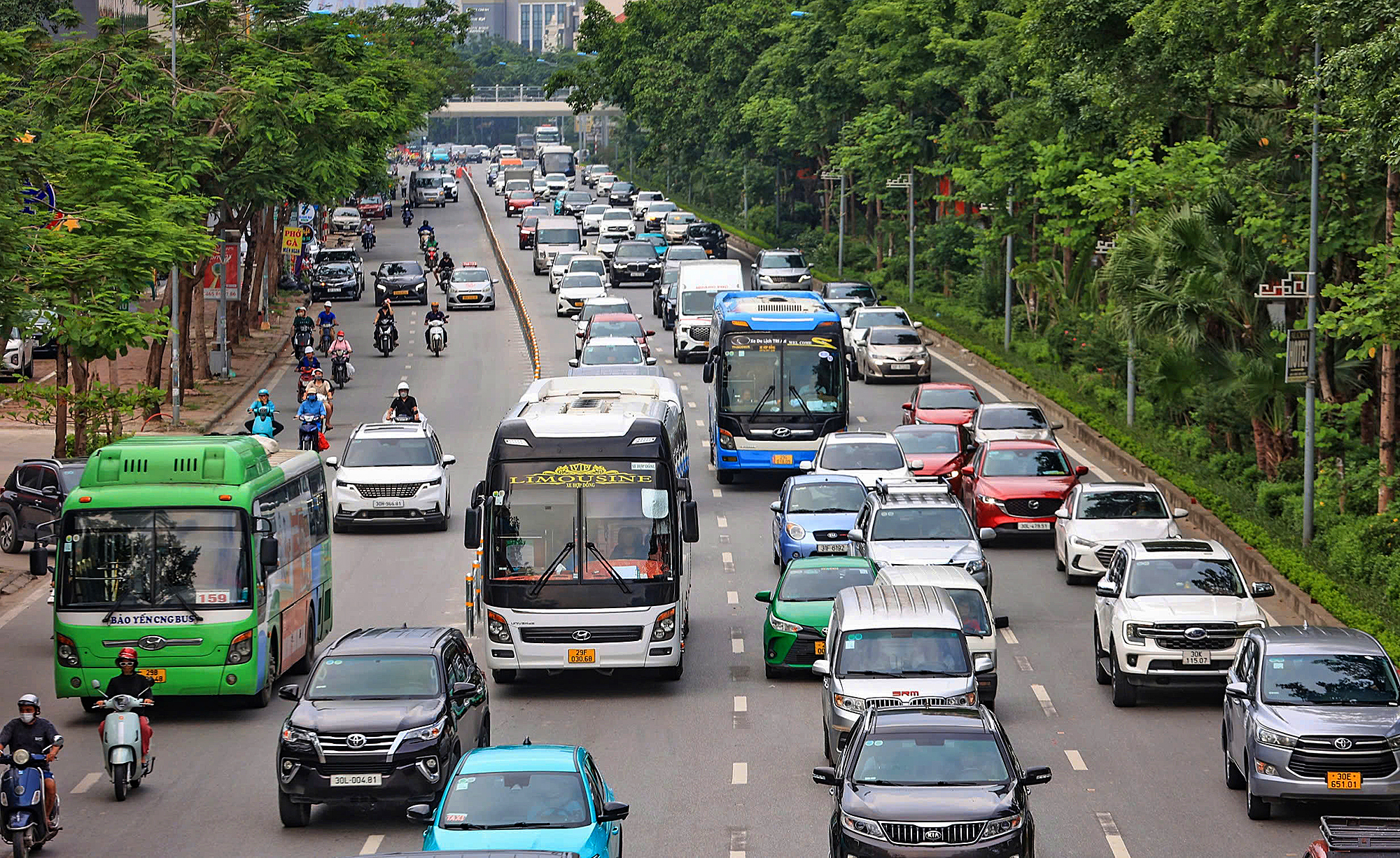 Hà Nội: Cần gì để phân làn hai tuyến đường huyết mạch?- Ảnh 2.