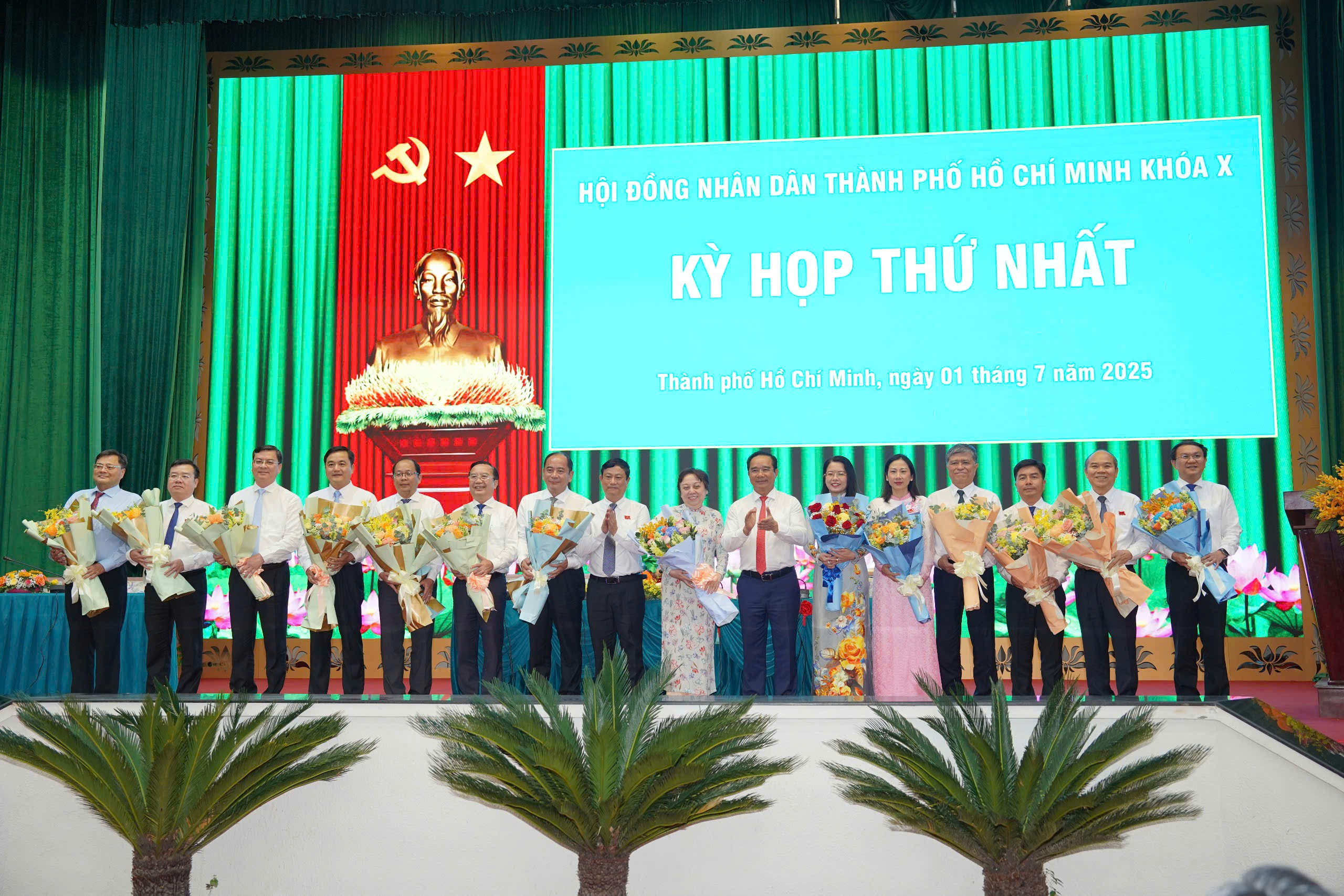 TP.HCM trao quyết định bổ nhiệm lãnh đạo 15 sở, ngành sau sáp nhập- Ảnh 2.