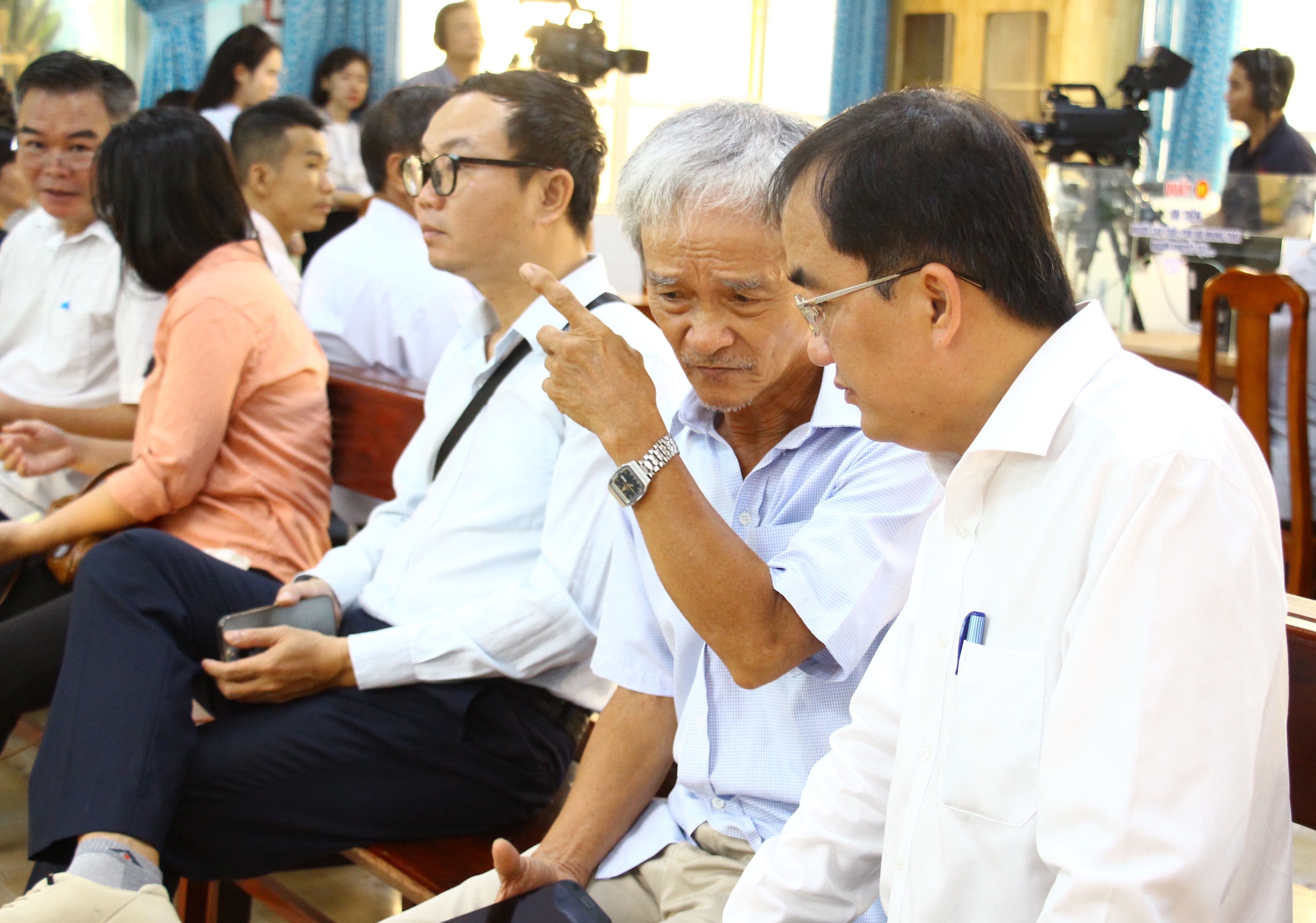 Ngày đầu vận hành, các "siêu phường xã" đông người dân làm thủ tục- Ảnh 14.