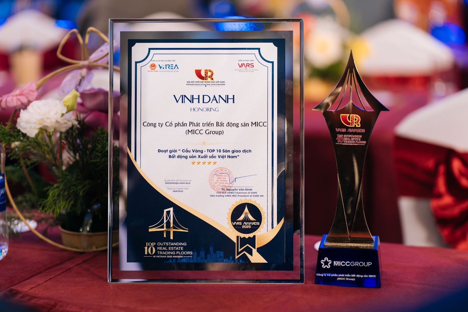 MICC Group ghi dấu tại VARS Award 2025 với loạt giải thưởng danh giá- Ảnh 2. https://lh7-rt.googleusercontent.com/docsz/AD_4nXcCSQVzqLcDMEXY-C0u7CXAkw7VTyTwD1MOZj-4N4GS6xxgW8C7Ko-nElA6YVAB-GSCKFWSdnJGKO3mh4qGxZ3OrxIzkd_BrNeT9AA18UH7gKlyBOeWuBfwZuZCgUlnC7mPSDXdlw?key=rSHdAhJN5z9ghXT0qme8Tg
