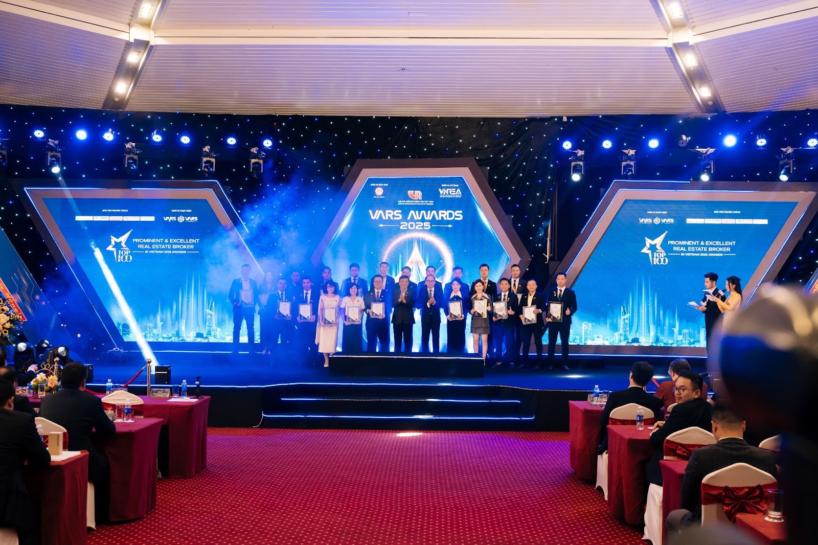 MICC Group ghi dấu tại VARS Award 2025 với loạt giải thưởng danh giá- Ảnh 3. https://lh7-rt.googleusercontent.com/docsz/AD_4nXdTaOVnlRTQ_YdEmTAsrku9vrsv7op_ijnv38ibBiFZuKbK1u_oNOJI_jMVEJEEk8BCn9KjGk0TLCrbC078y2Mg_LhyUYa_USZbs4n3ayezZovMYhHiduhqsgOoSSPl3Cx-S3i5rg?key=rSHdAhJN5z9ghXT0qme8Tg