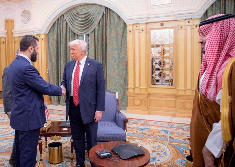 Tổng thống Mỹ Donald Trump ký sắc lệnh chấm dứt lệnh trừng phạt Syria- Ảnh 1. Tổng thống Mỹ Donald Trump ký sắc lệnh chấm dứt lệnh trừng phạt Syria- Ảnh 1.