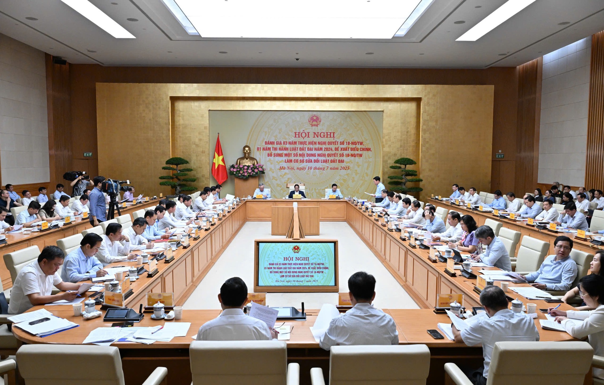 Thủ tướng: Đánh giá thực chất, khách quan vướng mắc liên quan đến đất đai- Ảnh 1. Thủ tướng: Đánh giá thực chất, khách quan vướng mắc liên quan đến đất đai- Ảnh 1.