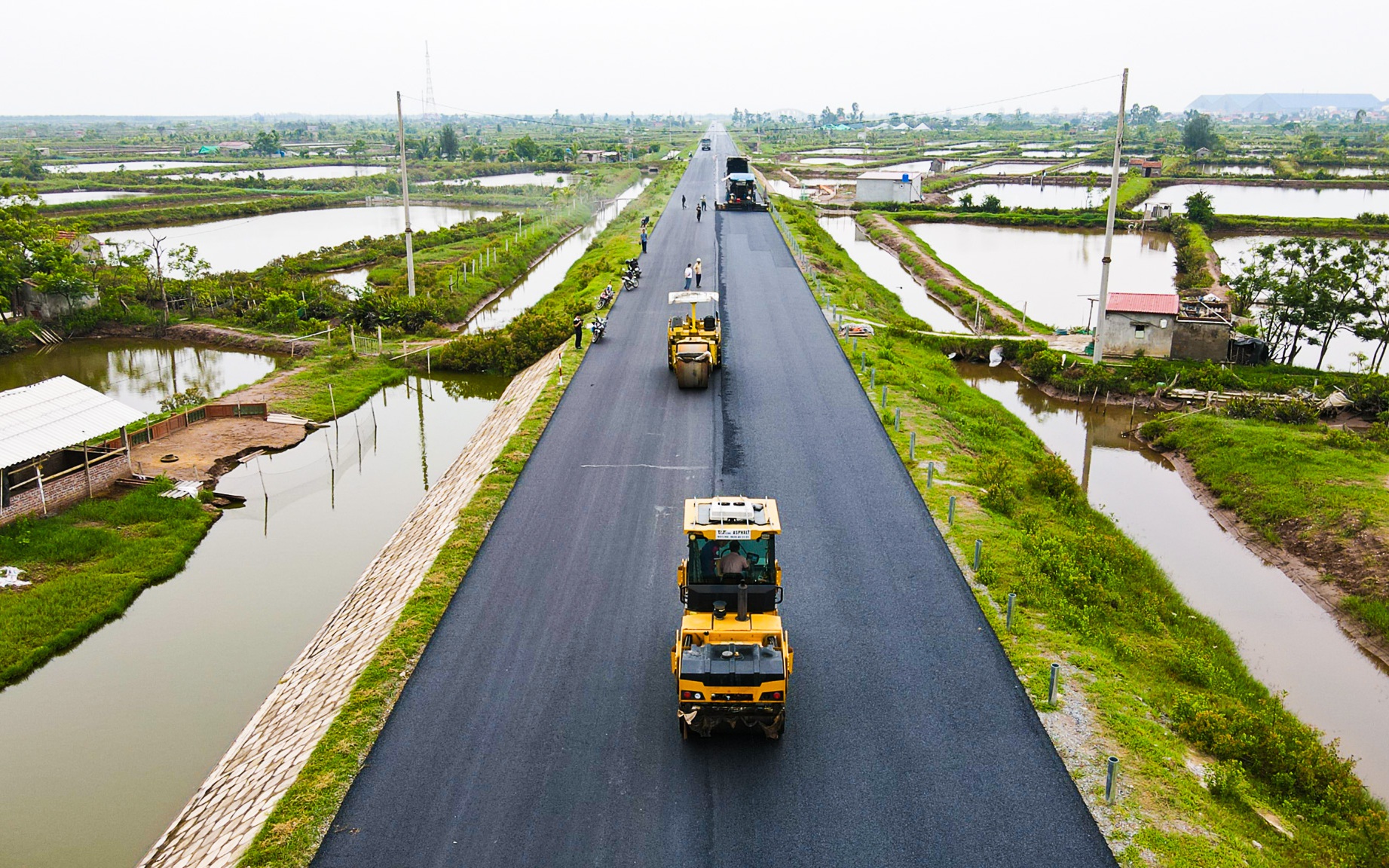 Hưng Yên: Hối hả thi công, quyết tâm đưa tuyến đường ven biển về đích dịp Quốc khánh