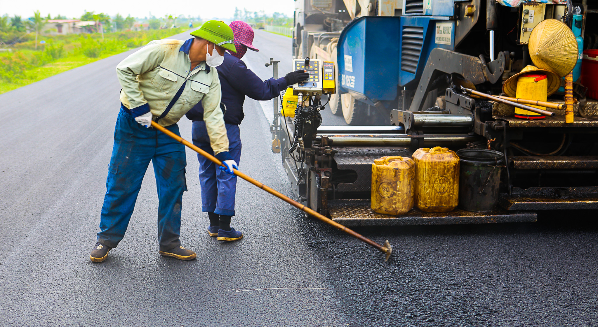 Hưng Yên: Hối hả thi công, quyết tâm đưa tuyến đường ven biển về đích dịp Quốc khánh- Ảnh 6. Hưng Yên: Hối hả thi công, quyết tâm đưa tuyến đường ven biển về đích dịp Quốc khánh- Ảnh 6.
