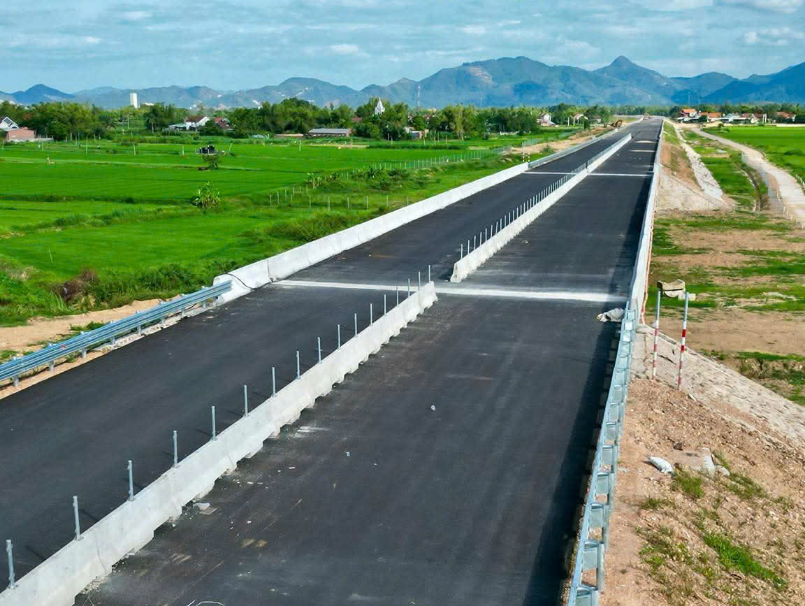 Cao tốc Hoài Nhơn - Quy Nhơn vượt tiến độ nhờ thi đua 500 ngày đêm- Ảnh 3.