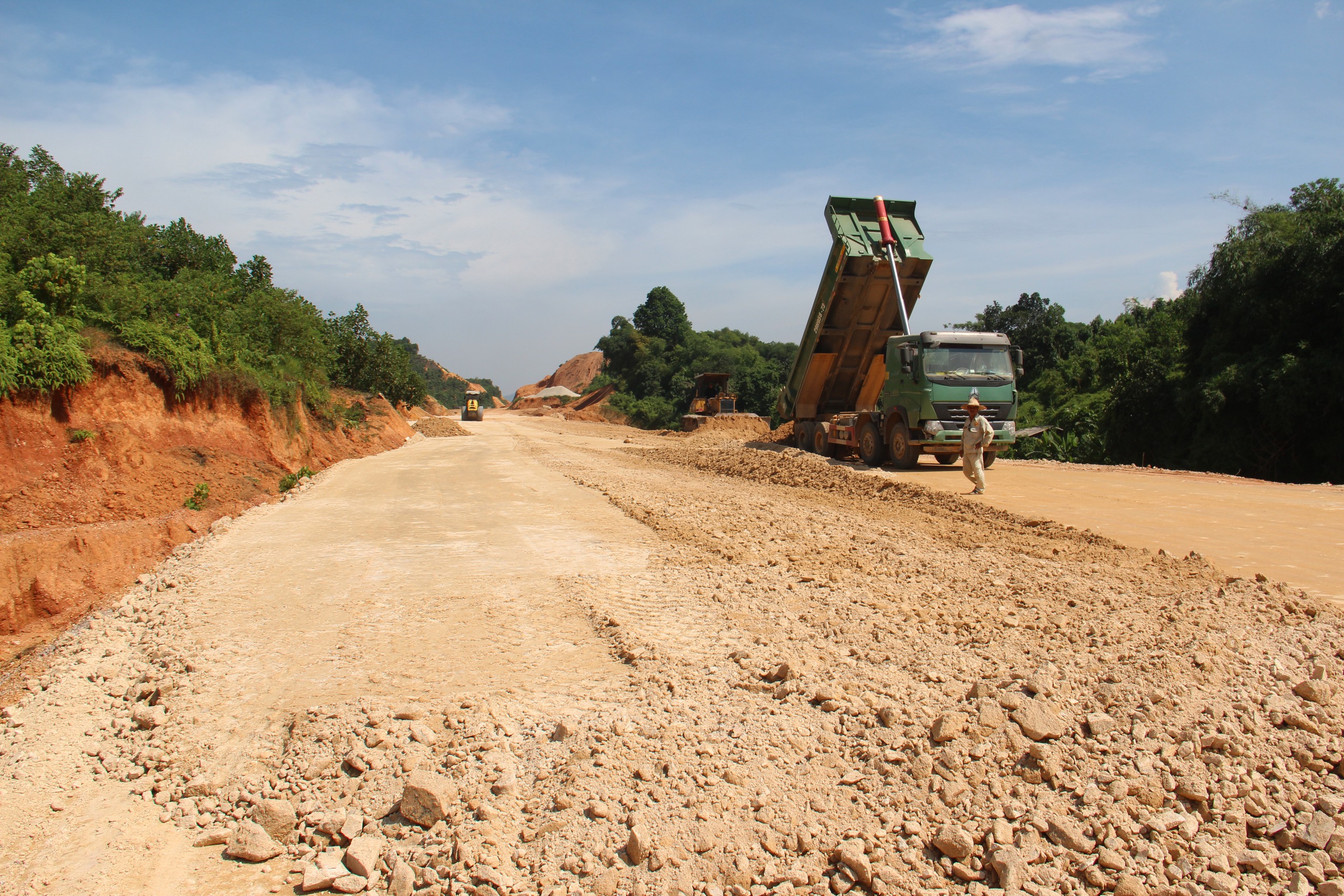 Cao tốc Tuyên Quang - Hà Giang: Tăng tốc thi công, nỗ lực cán đích đúng hạn 19/12- Ảnh 4. Cao tốc Tuyên Quang - Hà Giang: Tăng tốc thi công, nỗ lực cán đích đúng hạn 19/12- Ảnh 4.