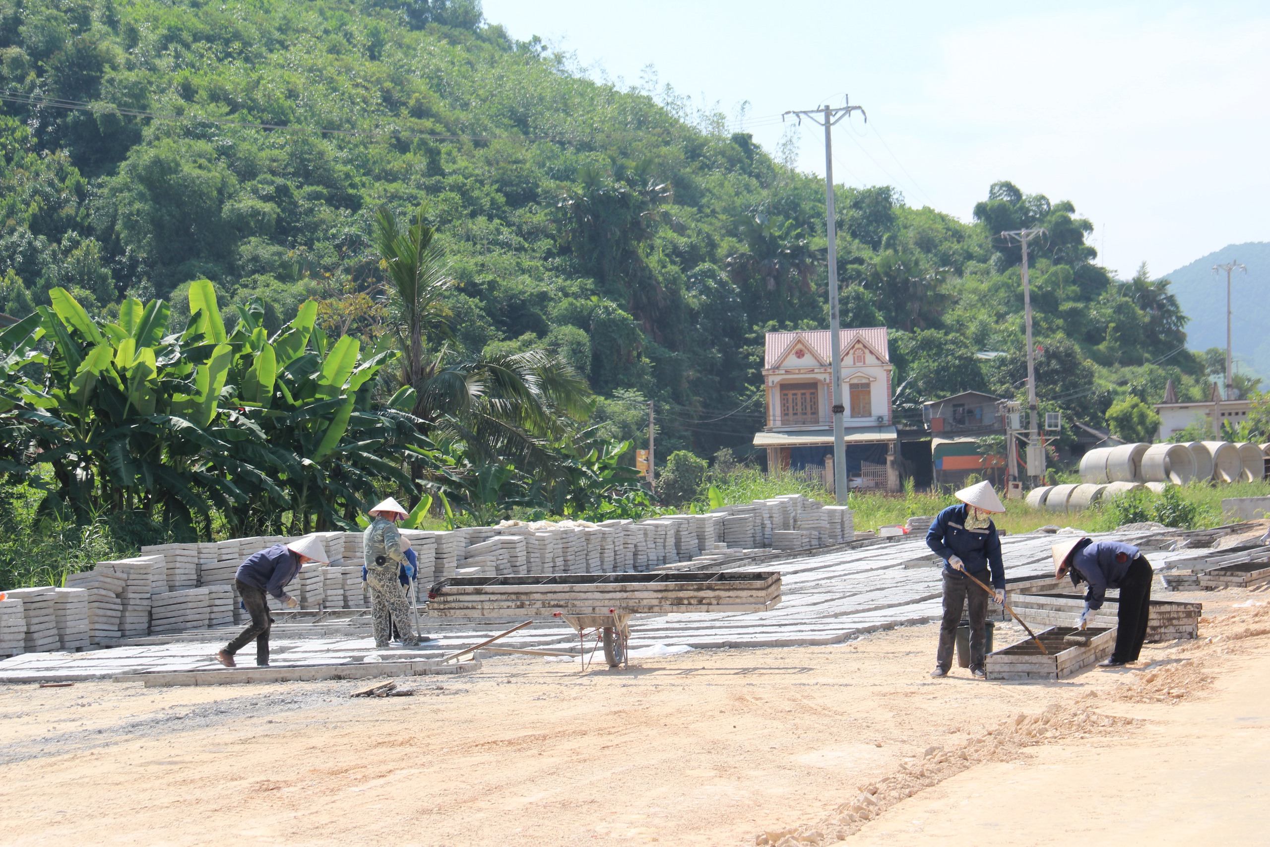 Cao tốc Tuyên Quang - Hà Giang: Tăng tốc thi công, nỗ lực cán đích đúng hạn 19/12- Ảnh 7. Cao tốc Tuyên Quang - Hà Giang: Tăng tốc thi công, nỗ lực cán đích đúng hạn 19/12- Ảnh 7.