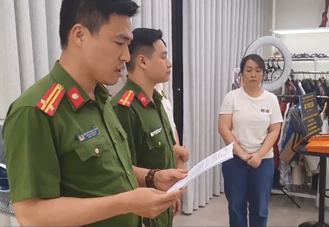 Tạm giữ hình sự nữ Facebooker bán hàng online, giấu doanh thu hơn 800 tỷ đồng- Ảnh 1. Tạm giữ hình sự nữ Facebooker bán hàng online, giấu doanh thu hơn 800 tỷ đồng- Ảnh 1.