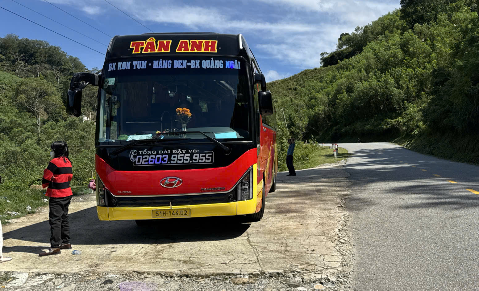 Vận tải khách tuyến Quảng Ngãi - Kon Tum tăng đột biến sau sáp nhập- Ảnh 2. Vận tải khách tuyến Quảng Ngãi - Kon Tum tăng đột biến sau sáp nhập- Ảnh 2.
