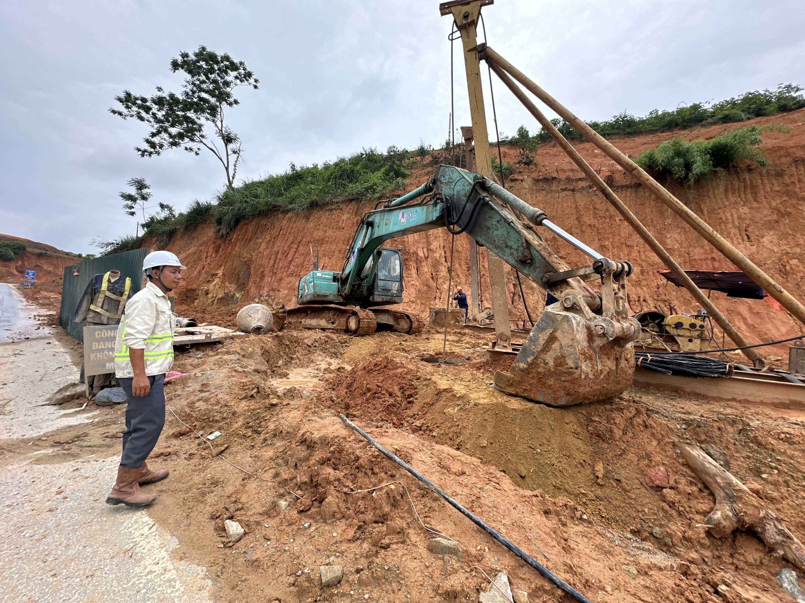 Cao tốc Tuyên Quang - Hà Giang: Tăng tốc thi công, nỗ lực cán đích đúng hạn 19/12- Ảnh 11. Cao tốc Tuyên Quang - Hà Giang: Tăng tốc thi công, nỗ lực cán đích đúng hạn 19/12- Ảnh 11.