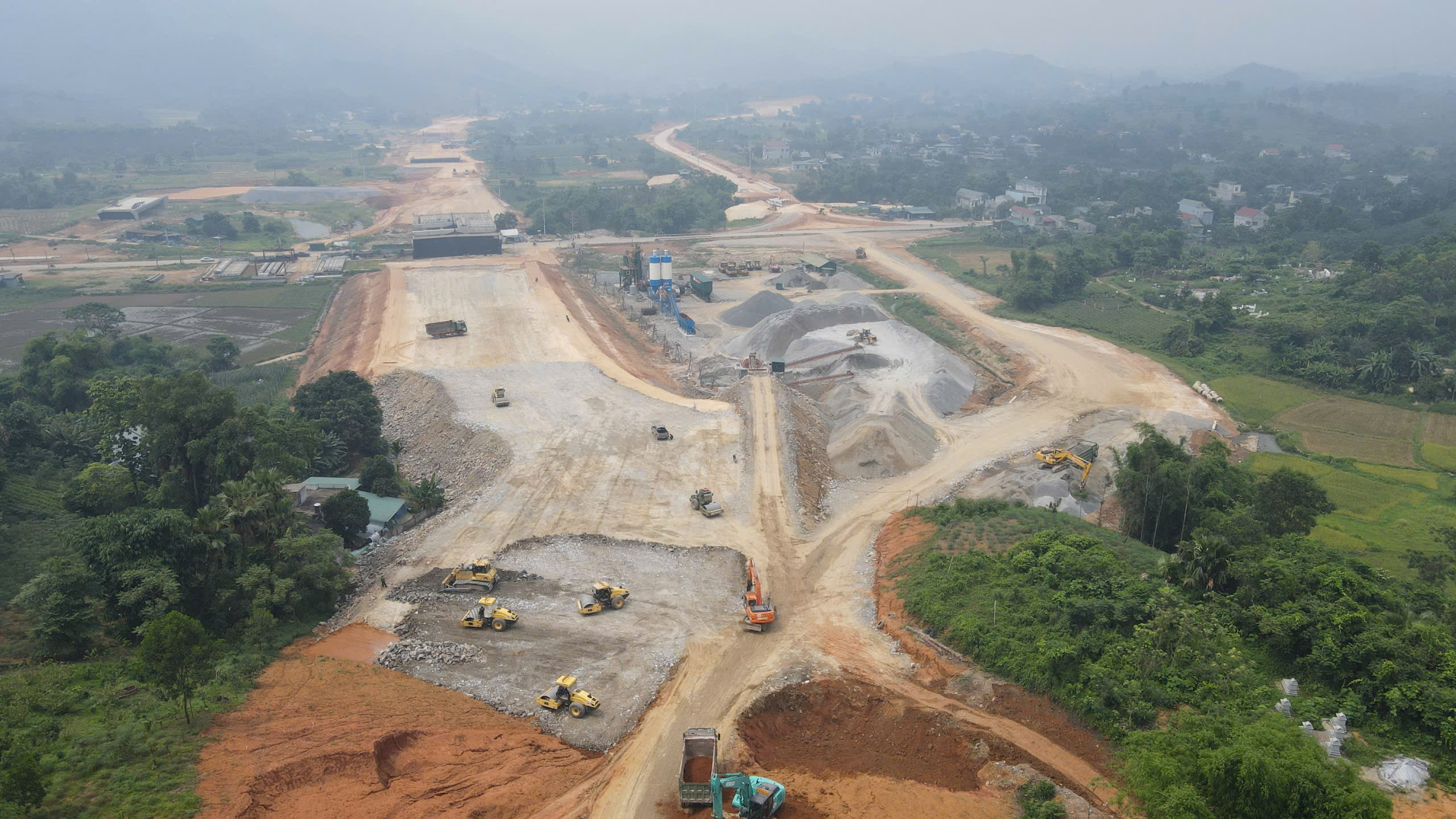Cao tốc Tuyên Quang - Hà Giang: Tăng tốc thi công, nỗ lực cán đích đúng hạn 19/12- Ảnh 15. Cao tốc Tuyên Quang - Hà Giang: Tăng tốc thi công, nỗ lực cán đích đúng hạn 19/12- Ảnh 15.