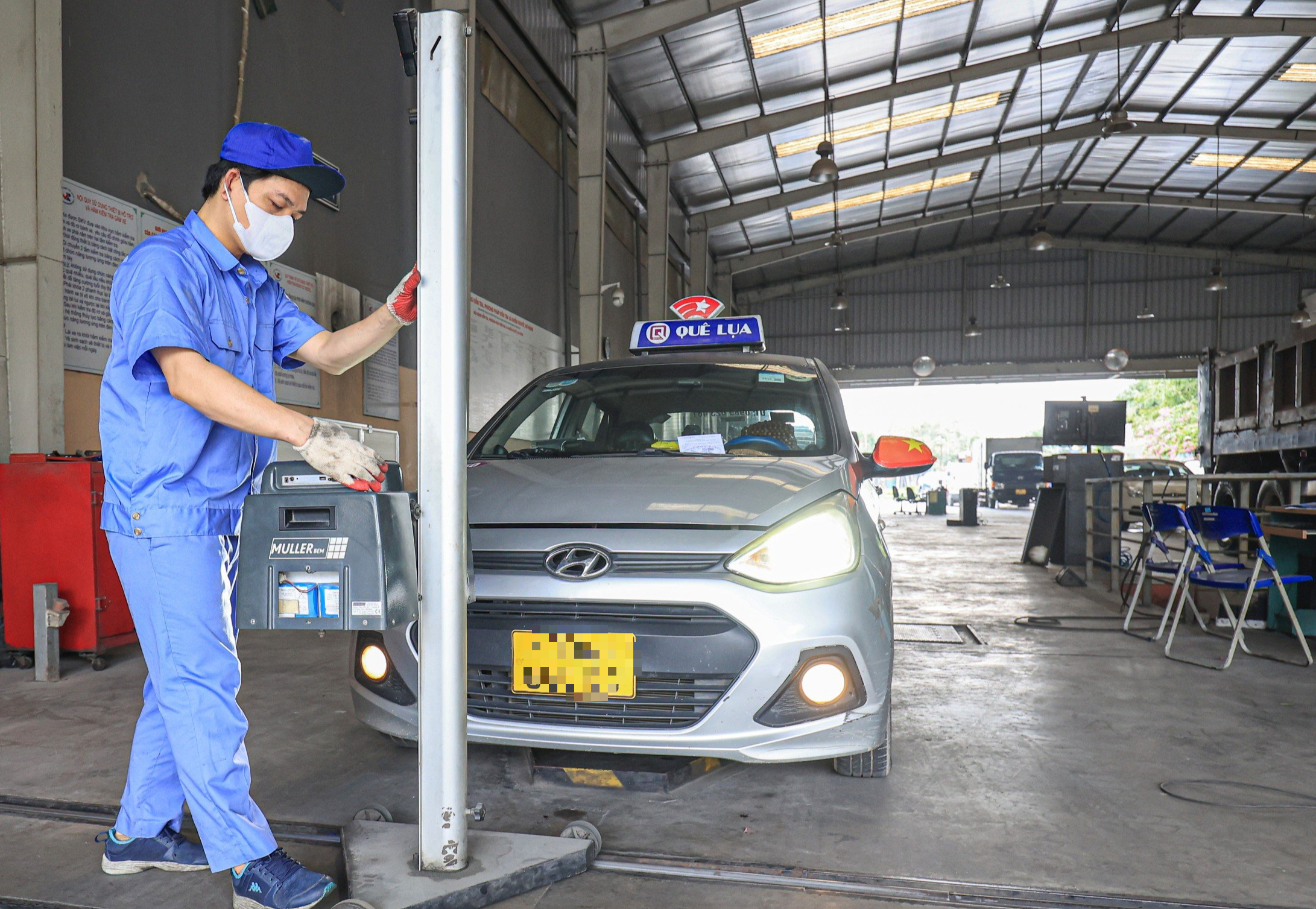 Ngân hàng Nhà nước phản hồi đề xuất gỡ khó đăng kiểm xe vận tải chưa đổi đăng ký- Ảnh 1.