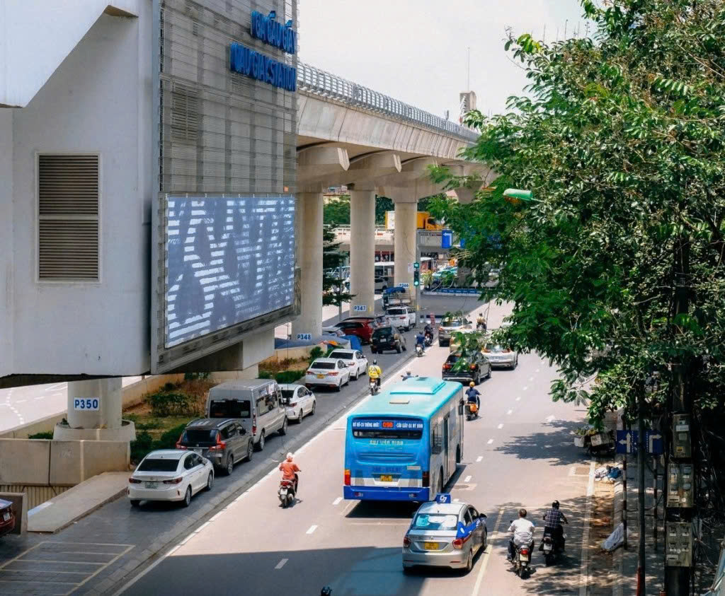 Hà Nội điều chỉnh lộ trình hai tuyến buýt 49, 56A- Ảnh 1.