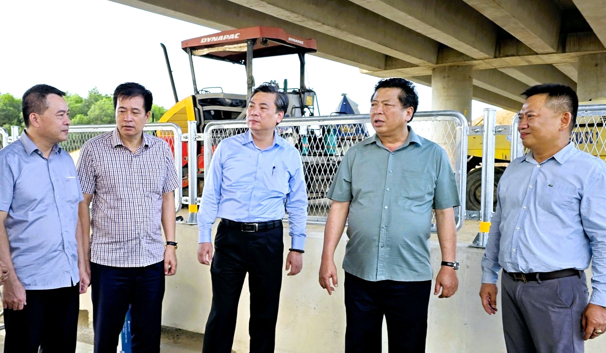 Bộ trưởng Trần Hồng Minh: Kiểm soát chặt tiến độ, chất lượng các cao tốc đang về đích- Ảnh 2. Bộ trưởng Trần Hồng Minh: Kiểm soát chặt tiến độ, chất lượng các cao tốc đang về đích- Ảnh 2.