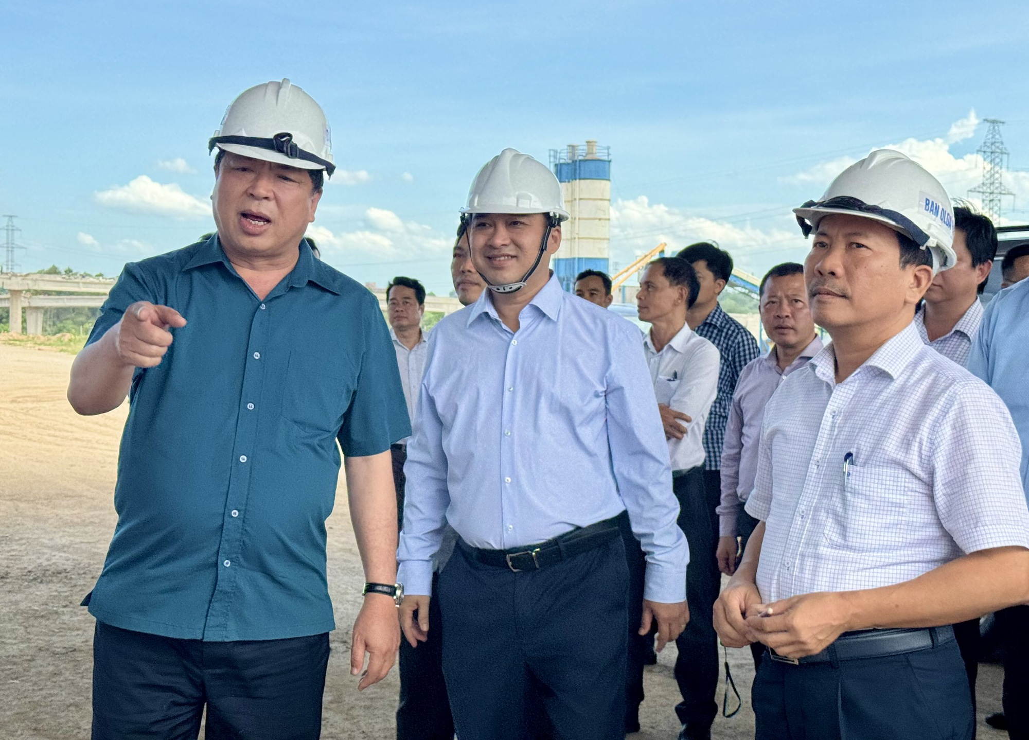 Bộ trưởng Trần Hồng Minh: Trước 19/12 phải thông xe kỹ thuật cao tốc Biên Hòa - Vũng Tàu- Ảnh 2. Bộ trưởng Trần Hồng Minh: Trước 19/12 phải thông xe kỹ thuật cao tốc Biên Hòa - Vũng Tàu- Ảnh 2.