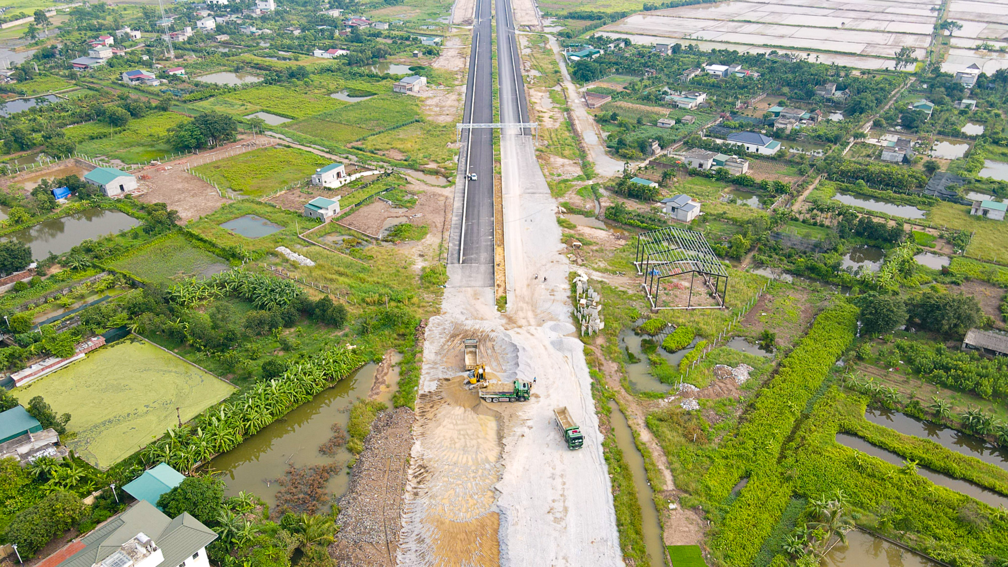 Gỡ nút thắt, tăng tốc thi công tuyến đường hơn 1.000 tỷ đồng ở Hưng Yên- Ảnh 13. Gỡ nút thắt, tăng tốc thi công tuyến đường hơn 1.000 tỷ đồng ở Hưng Yên- Ảnh 13.