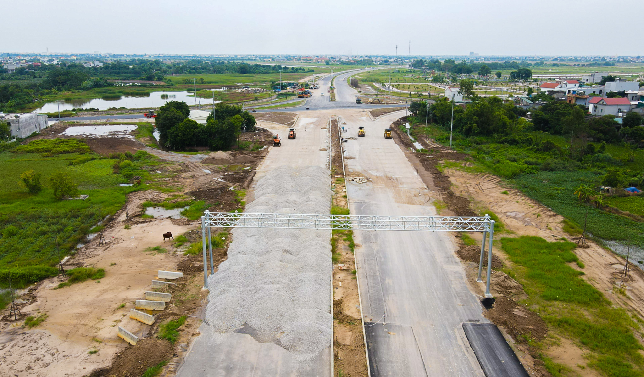 Gỡ nút thắt, tăng tốc thi công tuyến đường hơn 1.000 tỷ đồng ở Hưng Yên- Ảnh 12. Gỡ nút thắt, tăng tốc thi công tuyến đường hơn 1.000 tỷ đồng ở Hưng Yên- Ảnh 12.
