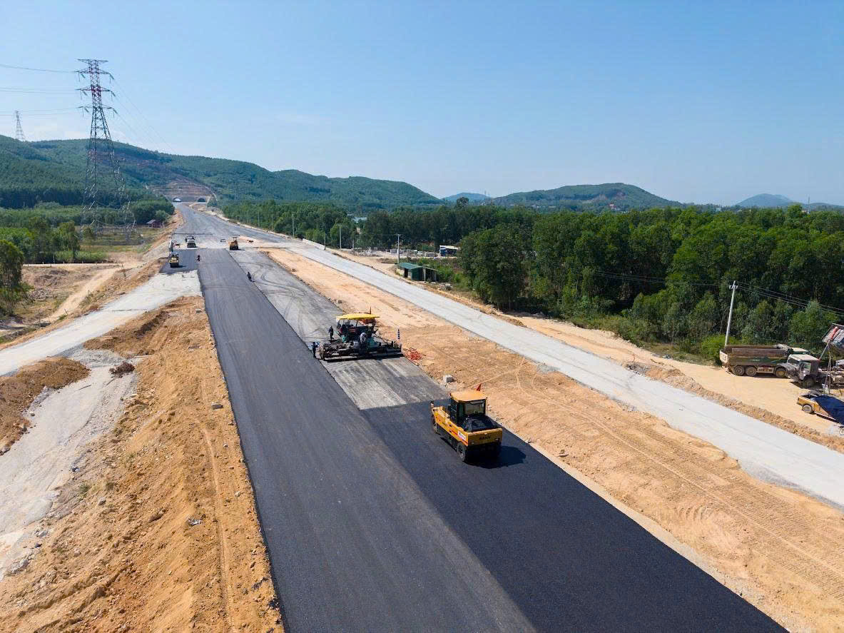 Nhà thầu thi công cao tốc Quảng Ngãi - Hoài Nhơn vẫn khó tiếp cận mặt bằng- Ảnh 1.