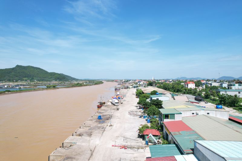 Thanh Hóa: Cảng Hòa Lộc bồi lắng, ngư dân lo tàu thuyền mắc cạn- Ảnh 1.