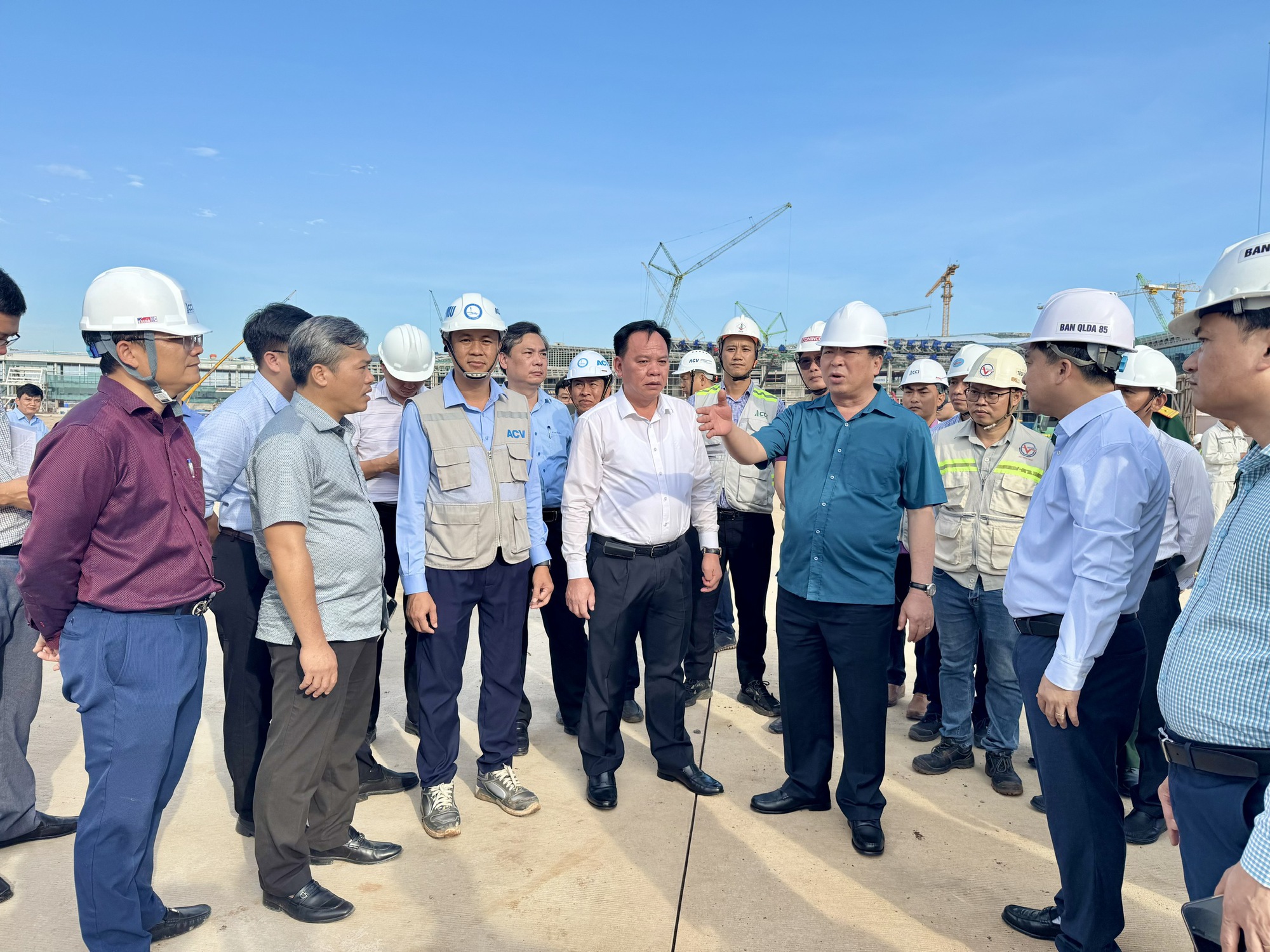 Bộ trưởng Trần Hồng Minh: Trước 19/12 phải thông xe kỹ thuật cao tốc Biên Hòa - Vũng Tàu- Ảnh 9. Bộ trưởng Trần Hồng Minh: Trước 19/12 phải thông xe kỹ thuật cao tốc Biên Hòa - Vũng Tàu- Ảnh 9.
